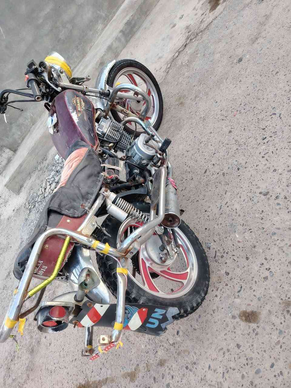 سلام عليكم
#للبيع 

#جني دبل2 بلك 🏍🏍🏍

#كهربائيات شغال 🚥🚦🔋🚨 

#سلف هندر شغال يعوزه باتري  👍👍👍👍👍👍

#تخم #تاير #جديد ⭕⭕⭕⭕🛟

#السعر 250

👈👈👈👈مكانه صلاح الدين قضاء العلم 👉👉👉👉

📲📲📲📲***********📲📲📲📲📲📲
