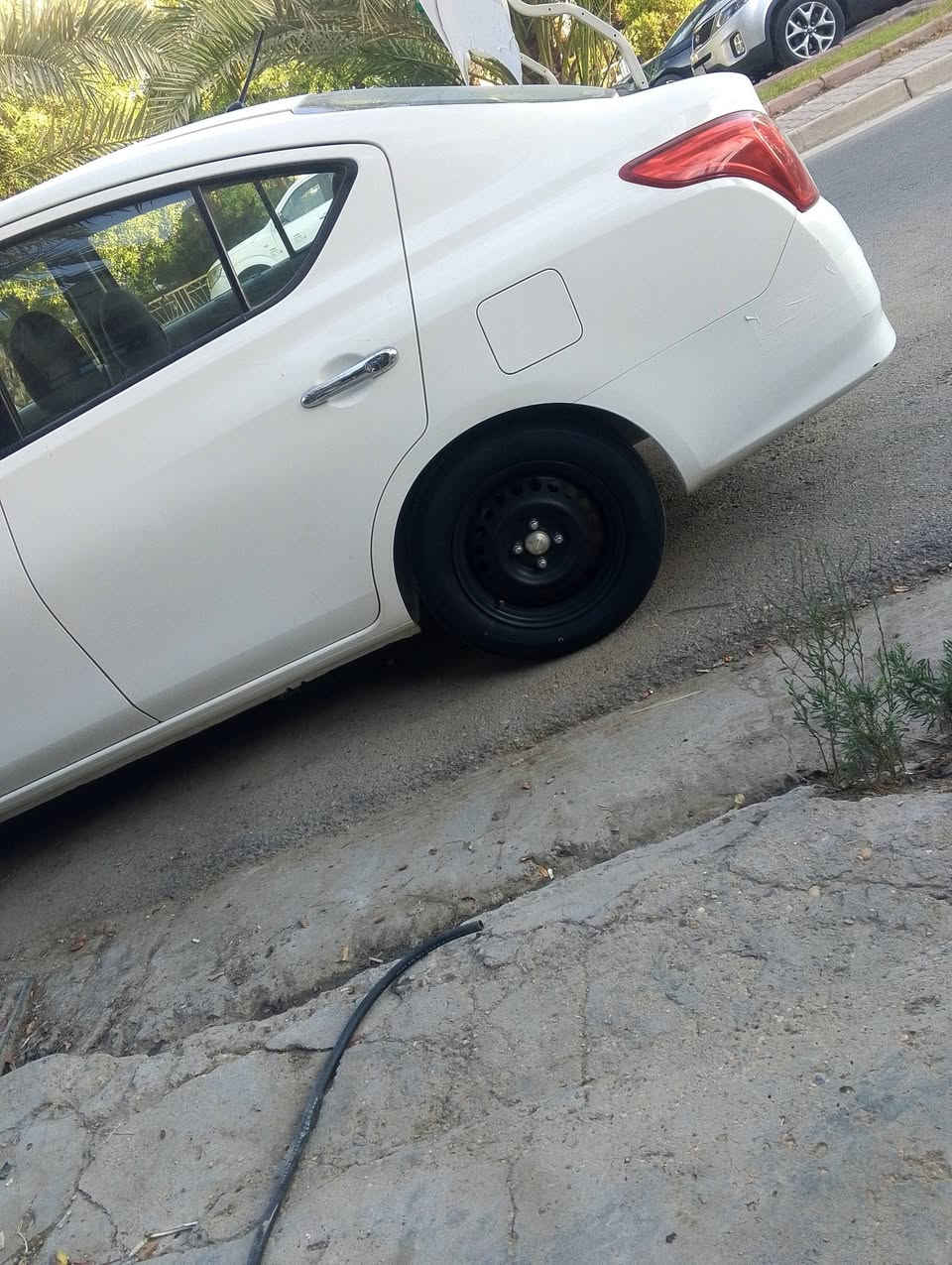 السلام عليكم نيسان صني مصري
موديل 24
مااشيه 93 
بيه جاملغ وربع بنيد صبغ سعره 112
الاستفسار ***********
