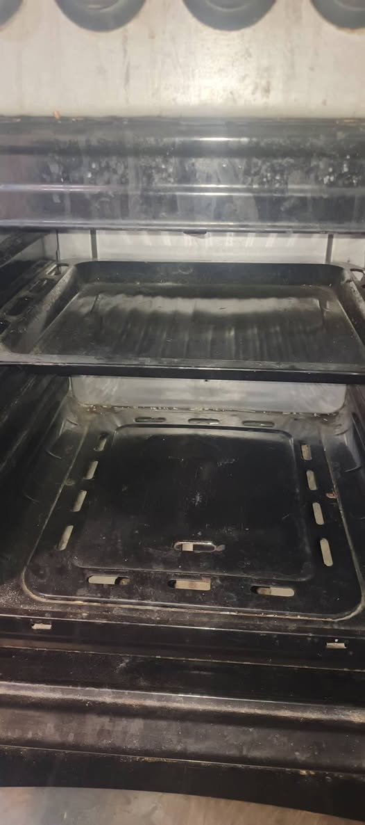 طباخ ومجمده • نضيفات • تحتاج غاز
