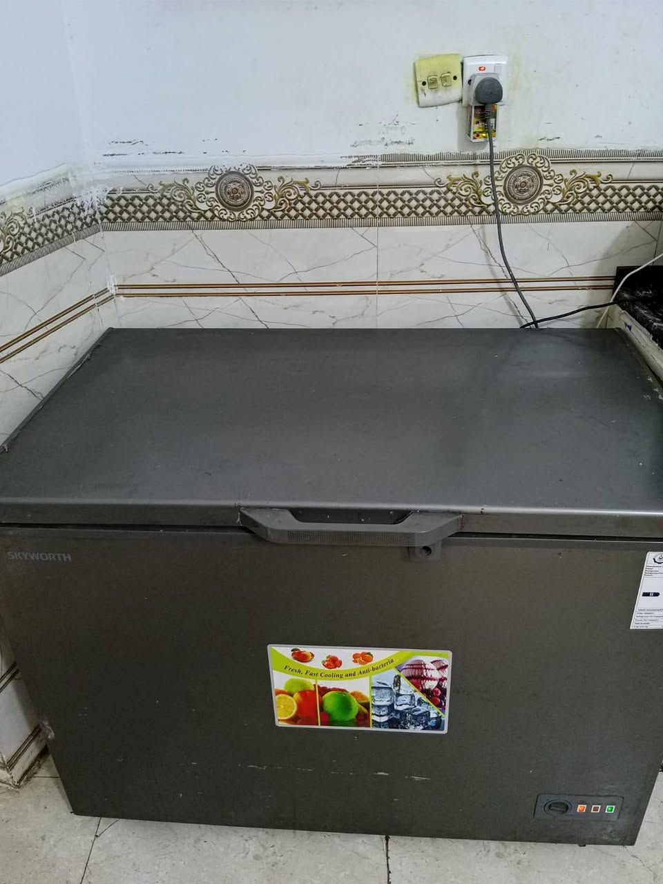 شوايات كص لصغيره 5 عيون ستيل ستيل مرتبه حيل ونضيفة هيه والصينية والشيش سعرها 150 وبيها مجال
@@@ شواية كص الكبيرة 6 عيون ستيل ستيل وبيها عين تصير جوه الصينية مرتبة حيل شيشها والصينية مالتها سعرها 350 وبيها مجال
مجمدة مااعرف حجم يمكن 14 او اكبر استخدام شهر واحد نضافتها 90% فول تجميد كلشي مابيها سعرها 350 هم بيها مجال 
اتصل وتدلل ***********
