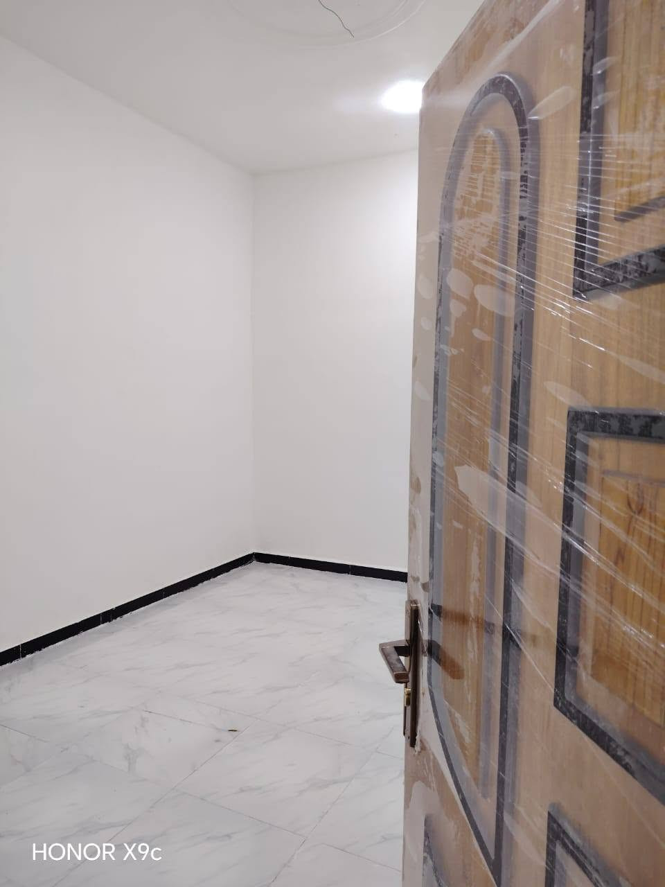 دار للبيع المساحه 200متر🏠
في البصره_شط_العرب_الجزيره 
اليوبه قرب م̷ـــِْن المدارس
يحتوى هاذي الدار علـّۓ 
3غرف منام، أسقبال مطبخ،صاله،
صحيات داخليه خارجيه مناور مع كراج 
جاهز للسكن تسليم مفتاح🔑
الخدمات كامله
نوع طابو صرف زراعي مالك عراقي بيع مباشر
السعر بس ب83وقابل التفاوض 😍
للأسفسار 📞
*********** نتصال 
*********** وتساب
