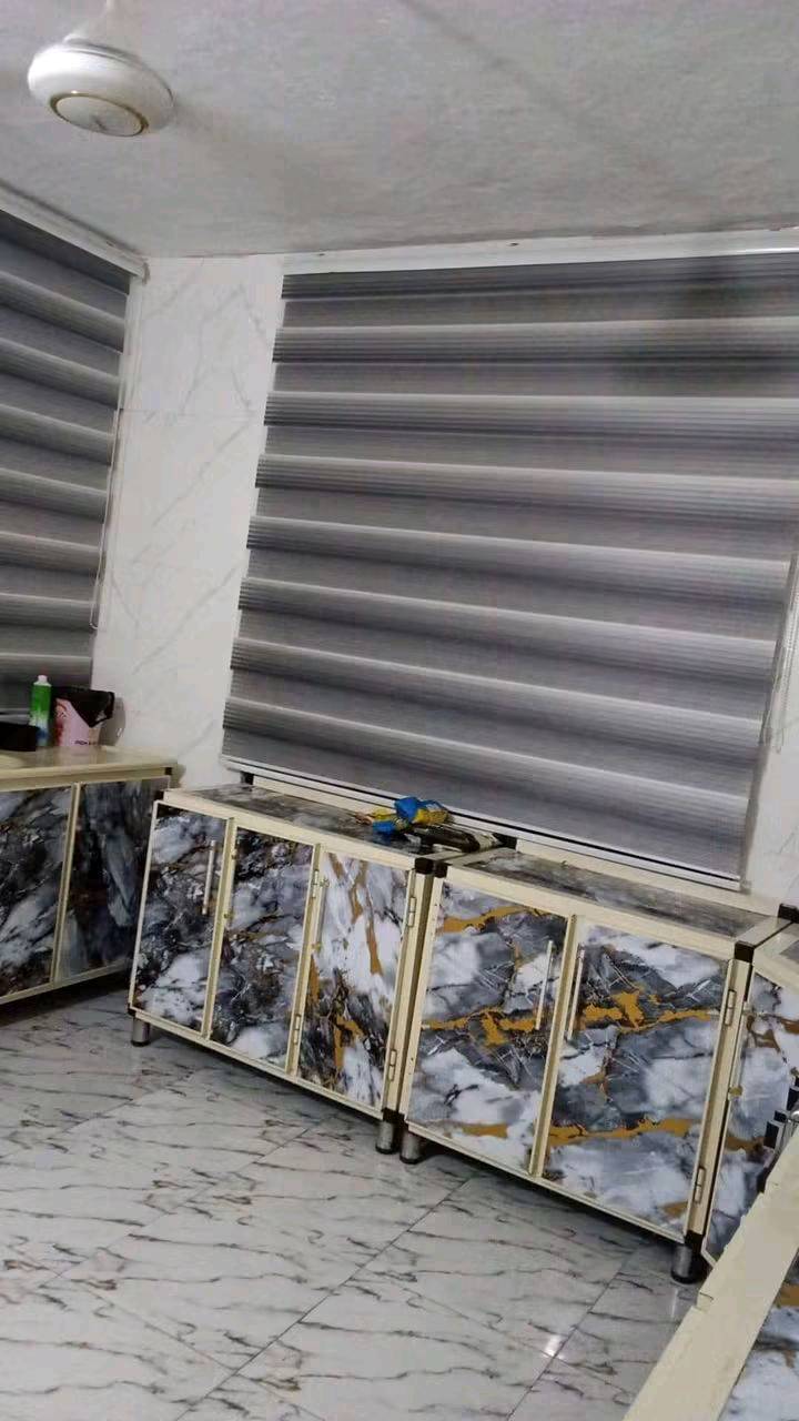 بيت للبيع جسر ديالى منطقة الاعريفيه 
مساحه البيت ٢٤٠متر
طرمه وحديقه وخمام خارجي
غرفتين نوم
استقبال 
مطبخ
وصاله ومنور وره البيت 
سطح شتايكر كامل بناء طابوق
الاستفسار خاص