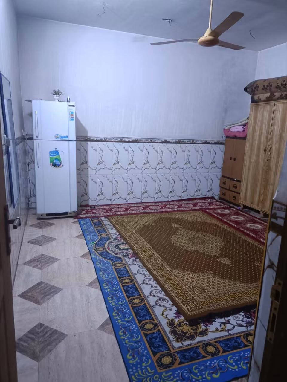 يا الله سلام عليكم بيت للبيع مساحة 100 متر 5×20 قاطين 3 غرف نوم وستقبال مدخلين وصحيات نقص السطح ماكامل ومحجر الدرج المنطقة خدمات كامله العنوان ام الكبر منطقة ابو درع قريب عله مرطبات الباندى للاستفسار ***********
