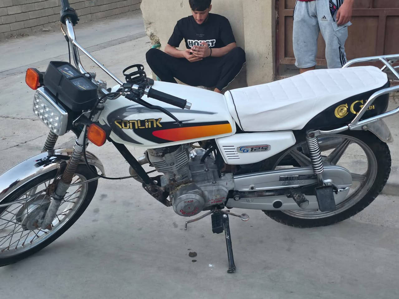 بارت خمس تسعات نضافه 80 فقط بي صوط عصافير ولباقي كلو شرط وايرمينه جدد ممشتغلات بس يعوزهن ربط انطيك شرط شغل وروح سعر 350 وبي مجال حك جيتك توصل ***********  بي وتساب

