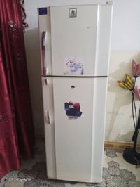 ثلاجه • نضيفه • للبيع