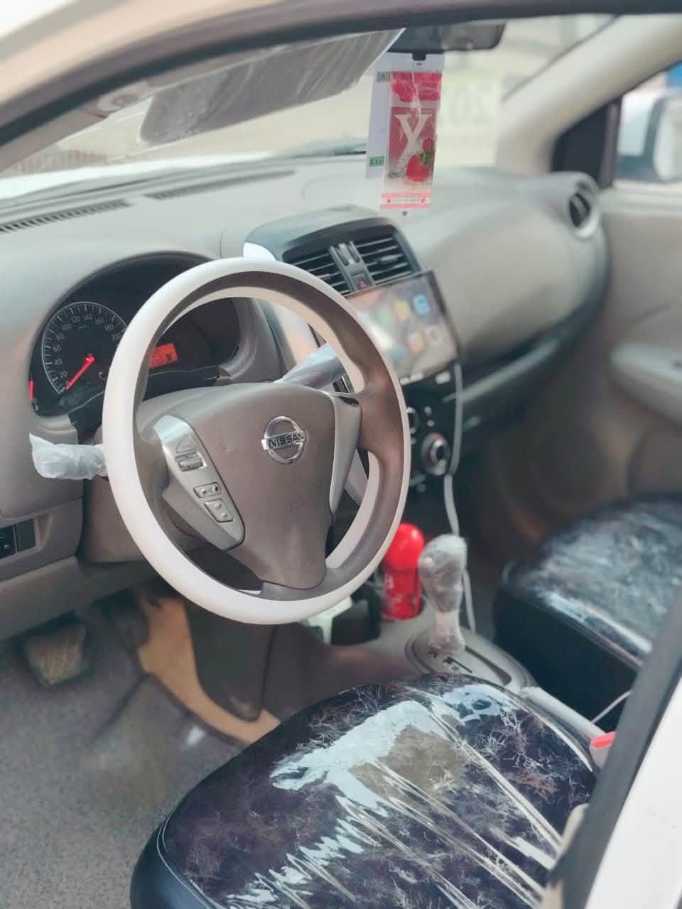سـلام عـلـيكم 
نيسان سـني بليـتة زرگة
موديل : 2022 
السيارة بدون حادث بس انطخت بيدي بلباب الخلفي ربع صبغ فقط
بجم امامي خلفي كبس على وضع الشركة 
محرك كير مكفولات شرط الفحص 
تخم تايرات
دوشمة نحلة 🐝 
تنتنة جديدة 
مضخم صوت 
شاشة وكامرة خلفية 
منفذ AUX + USP
السيارة استخدام شخصي مال بيت نظيفة جداً تبريد ثلج خير من الله جاهزة كبل للشارع رقم اربيل الجديد سنوية لل 30 
الـسعر : 104$ فقط مناسب وبي مجال للشراي 
مكاني بغداد الرصافة للاستفسار 
***********
