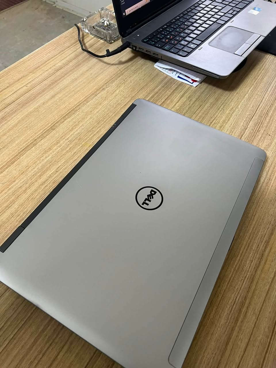 💻 لابتوب Dell Latitude E6540 للبيع 💻
المواصفات الفنية:
 الشركة والموديل: Dell Latitude E6540
 المعالج (CPU): Intel®️ Core™️ i7-4610M @ 3.00GHz
 الذاكرة العشوائية (RAM): 8.00 GB
 كرت الشاشة الداخلي: Intel®️ HD Graphics 4600
 كرت الشاشة المنفصل: AMD Radeon HD 8790M (بسعة 2GB)
 نظام التشغيل: Windows 10 Pro (إصدار 22H2 الأصلي، معمارية 64-bit)
مميزات الجهاز:
✨ ممتاز ومثالي جداً للدراسة، الأعمال المكتبية، التصفح، الألعاب المتوسطة، وبرامج التصميم والهندسة الخفيفة إلى المتوسطة بفضل كرت الشاشة المنفصل.
✨ تصميم قوي ومتين للغاية من سلسلة Latitude المخصصة للتحمل والشغل الثقيل.
✨ الجهاز محدث بأحدث إصدار ويندوز وبحالة ممتازة وجاهز للاستخدام مباشرة.
📌 السعر: [. 225 الف]
واتس ***********
