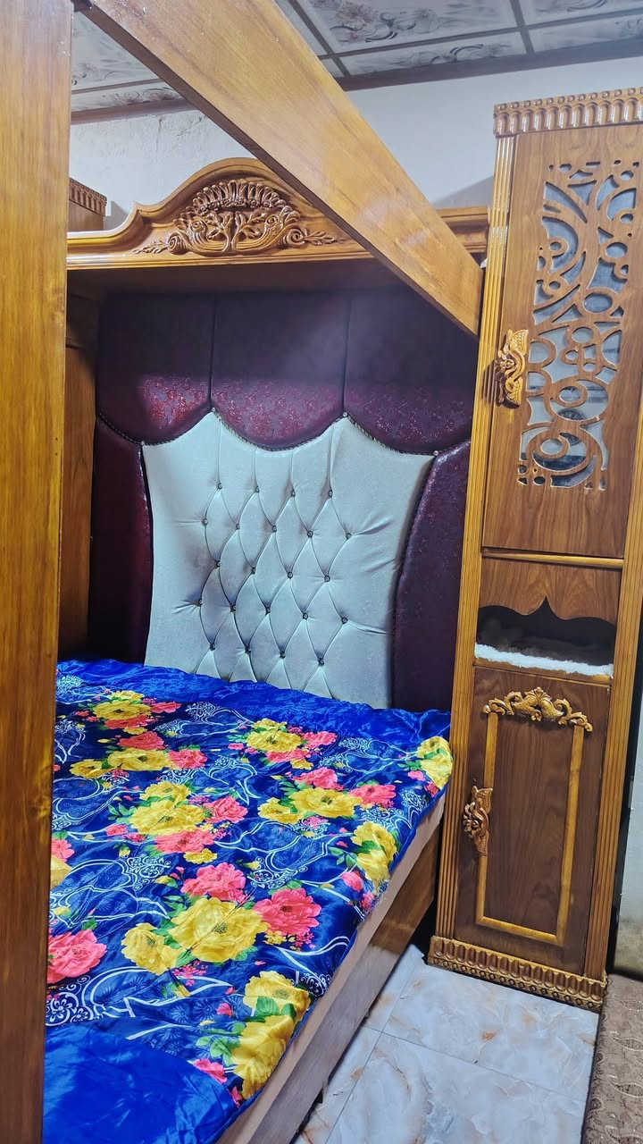 غرفه اخشاب للبيع نضيفه جدا  خشب ثقيل صاج نقش زان كامله سعر مناسب جدا كلفتني هواي طالب عليها مليون وربع بيها مجال لشراي العنوان موصل حي البكر قرب جامع البديع الاتصال *********** الاتصال ***********
