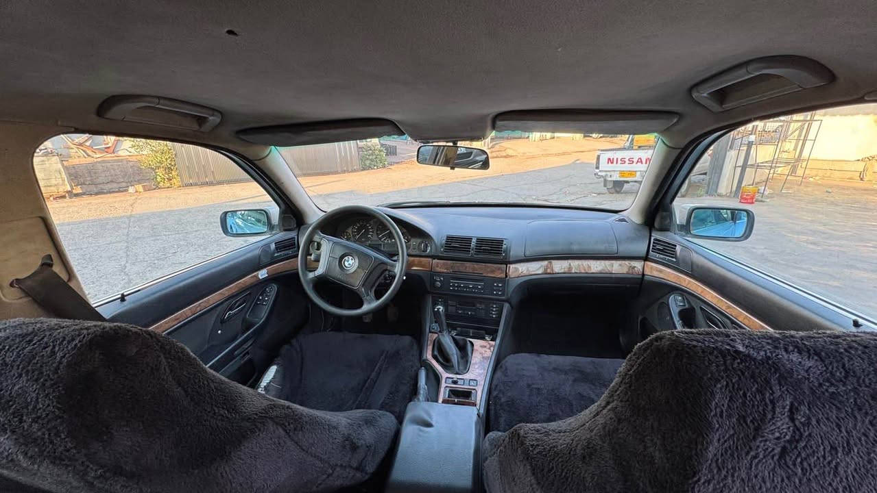 سەرەتا بەناوی خوا 
ئەم bmw بۆ فرۆشتن 525i گئر حادیە مۆدێل1999 مەنەفێست ابرایم خلیل گێرو مەکینەو کارەبای و تەقەو رەقەی بەشەرت سەیارەکە بیلاد سوکانی خۆمانە موسو براوە و مالی مەدەنی بەشەرت تکایە موشتەری نی سەری خۆتو منیش مەهێشێنە داوای 42$ گەلای لئدەکەم شوئن قەلادزئ
ژم.*********** بشدار, السليمانية
