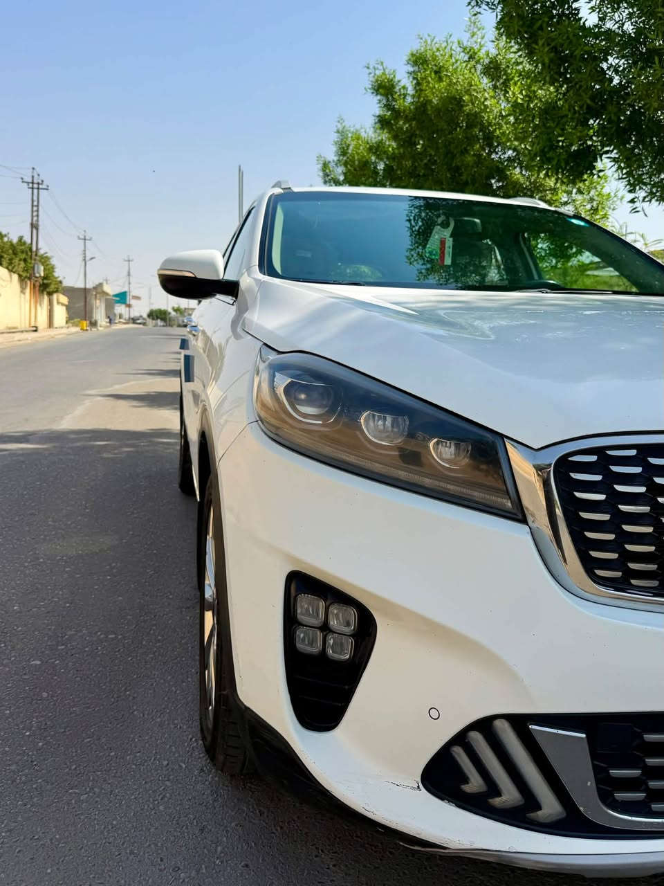 سورنتو 2019 الشكل الجديد خليجي 
* ماشية ١٣٣ ألف قابل للزيادة 
مكفوله من الصبغ والتبديل والحادث 
بيها رصعة بسيطة جوه هلال البانزين.
كتلوكات الشركة موجودات البصمة الثانية ممستخدمة
* المواصفات /🔥✅✅✅
1- 1/1 عدا بانوراما
2- بصمة تشغيل + بصمة أبواب + بصمة صندوق
3- كاميرة خلفية وشاشه كبيرة . 
4- حساسات أمامي + خلفي 
5- محرك ٦ سلندر (3500) كفالة كير ومكينة وصدر (عدا الأمامي يحتاج صيانه واتكفل بي)وحدادية وتبريد كفالة عامة 
6- رقم بغداد تحويل ثاني يوم 
7- سبعة راكب + كشنات جلد + ثلاث قطع تبريد 
8- المقاعد الأمامية كهرباء العدد ٢ 
9- لد نهاري لايت أبيض 
10- تبريد ثلاث قطع 
11- المرايات الجانبية شفط + إشارات بالمرايات
12- سايد بريك قدم + بردات خلفية بلادي
13- يدات نيكل اصلي + ويل اكروم ١٩
14-  تخم تايرات جدد امامي خلفي + باتري جديد أصلي
15- نظام ايكو درايف  + نظام سبورت ورياضي وعادي 
16- مانع إنزلاق وإنحدار + أضواء ترحيب بلاديات 
17-طفاية حريق + مثلث أمان.
 للإستفسار ***********
مكان السيارة / صلاح الدين 
السعر :: اطلبه بالتعليقات يصلك خاص 📩✅
