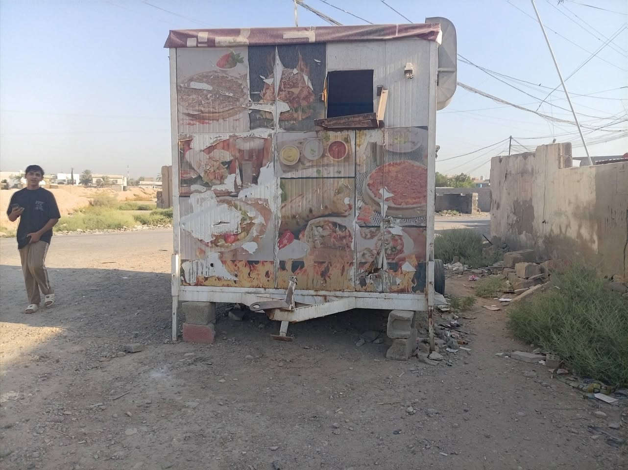 السلام عليكم مطعم متنقل عرض ٢ونص طول ٣ داخل صفاح ستيل أرضية بليت فافون جكر مغلف ساحبه باب شباك زوج تاير جديد  سعر مليون ونص
هاتف ***********
عنوان بغداد رصافه طريق حي البتول سياحي
