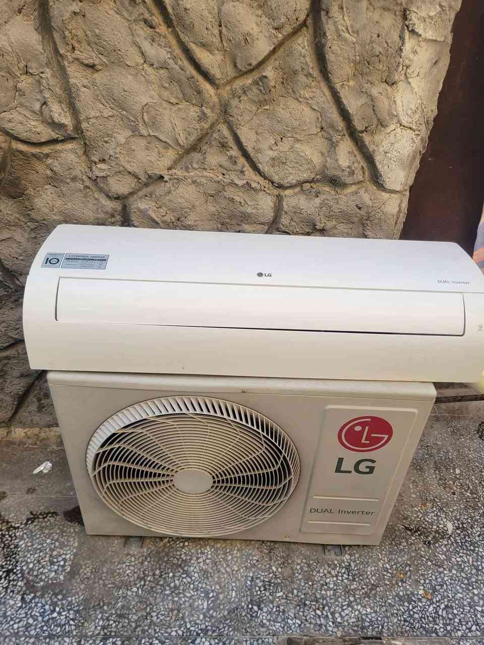 سبلت LG طنين انفيرتر تحكم امبير شغال وكامل غازه مقفول غراضه كاملة تبريده ثلج تدفئة تبريد ب ٥٥٠ وبي مجال قليل المكان بغداد ***********
