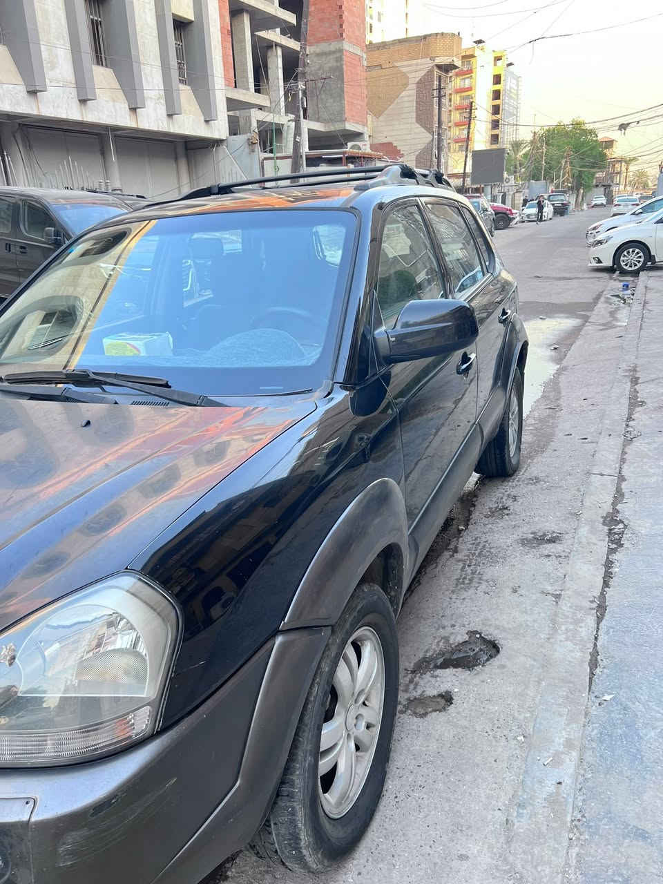 السلام عليكم سياره
توسان موديل 2007وارد امريكي 
محركها 2700 v6مكفول 
كيرها مكفول 
سياره ماشيه 117.000mil
موصفات سيارة 
4×4 فور ويل
دبل كزوز 
كشن سايق ميكانيك مو كهرباء 
سياره نظيفة مال بيت واريد ابيعها او أراوس بسياره صغيره.
سياره 90وبيها مجال. للشراي. 
مكان السياره بغداد الدورة 
رقمها انكليزي بغداد 11
وباسمنا.
***********
