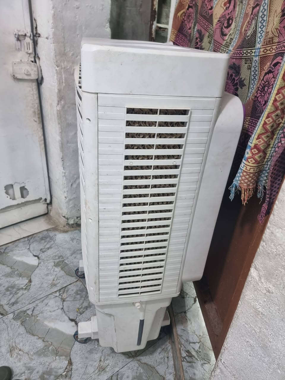 للبيع مبرده كلش حلوه اريد ابيعه ما عندي مكان حجمه جبير استعمال شهرين تقريباً المكان كربلاء *********** سعره 180 وبيه مجال قليل
