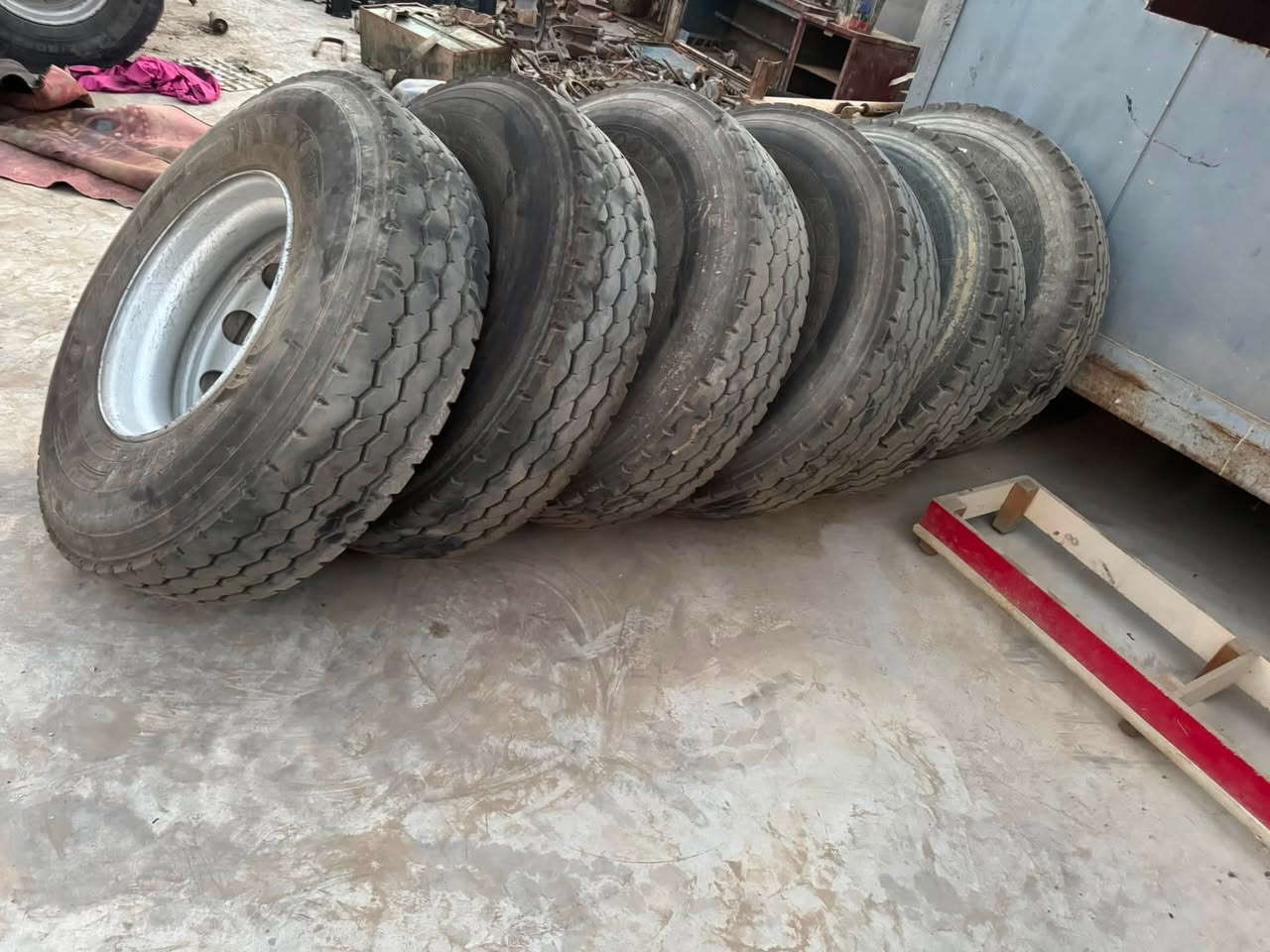 للبيع تلث زواج تايرات هنه و اويالتهن تايرات إنتاجهن (3825) العنوان بابل الكفل للاستفسار ***********
