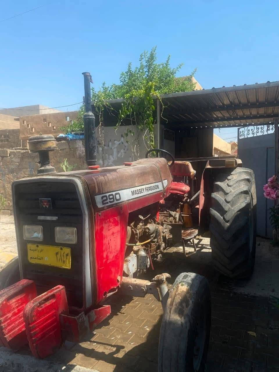 للبيع جرار زراعي Massey Ferguson 290
الماركة: ماسي فيرغسون (Massey Ferguson)
الموديل: 81 
المحرك: شرط لا صرف ولا بخار وتجفيد جديد
مناسب للحراثة والسحب وجميع الأعمال الزراعية. للاستفسار والمعاينة: التواصل على الخاص أو الاتصال على الرقم  الزين(***********
العنوان ناحية الرياض قرب الجامع الكبير
