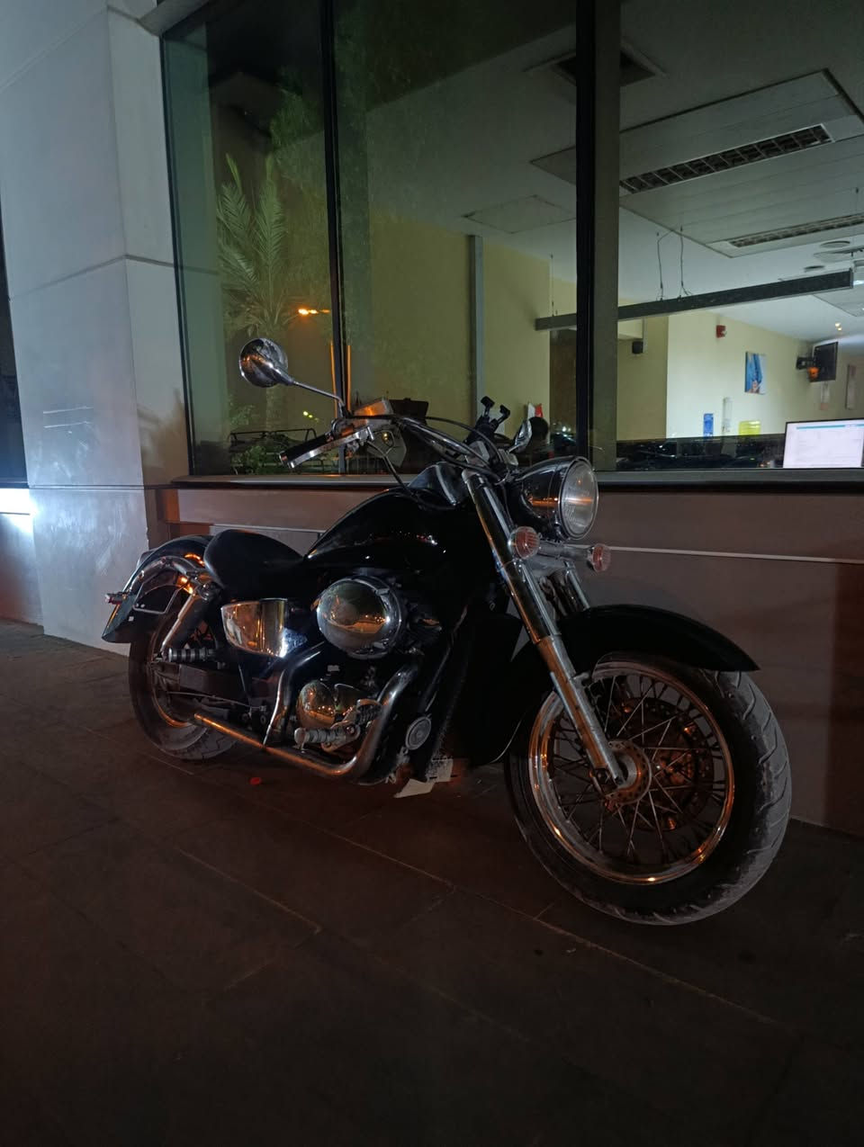 السلام عليكم 
هوندا شادو 400cc  
الدراجه كدام عينك نظافة وترتيب 
مكينة كير كفاله ظفيره كذلك وتجي وتشوف بعينك 
السعر المطلوب ١٤ ورقه .
*********** للاستفسار اكثر بي واتساب
