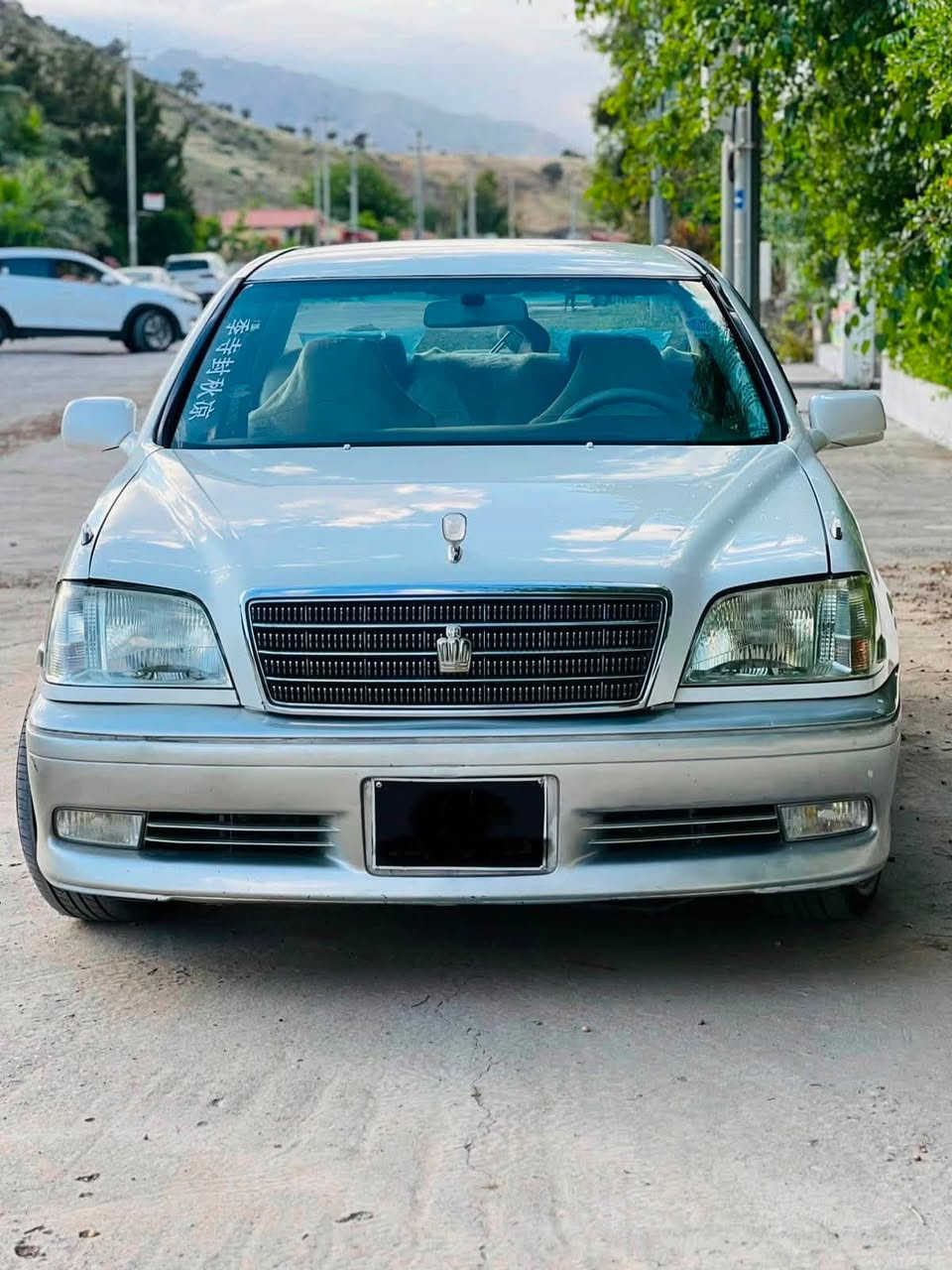 سەرەتا  بەناوی خودای  گەورەو مهرەبان
مەلیکە بەس موس موس موس 
مۆدێل 2003 
تەنیا 230km ڕۆشتوە 
کۆدی هەیە بارکۆدی وەرگرتوە 
مەکینە D4 بچوک ئاڵتونی بازاڕ 
بۆیاخ بەس شوێن موس لەگەڵ یەک چەمالاغی پێشەوە 
پشتو پێشی کەپسە بێ دەعمو لێدراوە 
ویل نەجمە چوارتایەی لۆک لۆک تازە 
بێ چاڵو شوخت 
هەمو شوێنێکی لەسەر دەقی شەریکە ماوە 
کامل مەسروف کراوە 
یەک دینار مەسروفی  نیە
 سەیارەی ماڵانە هی مەحرەز نیە 
تکایە بۆ عەیبو عار تەلەفۆن مەکە دینار مەسروفی نیە چرکەو سەد دۆلار ببڕە 
شوێنم ڕانیە
بۆ سحر یان نامە بنێرە یان تەلەفۆن بکە 
***********

