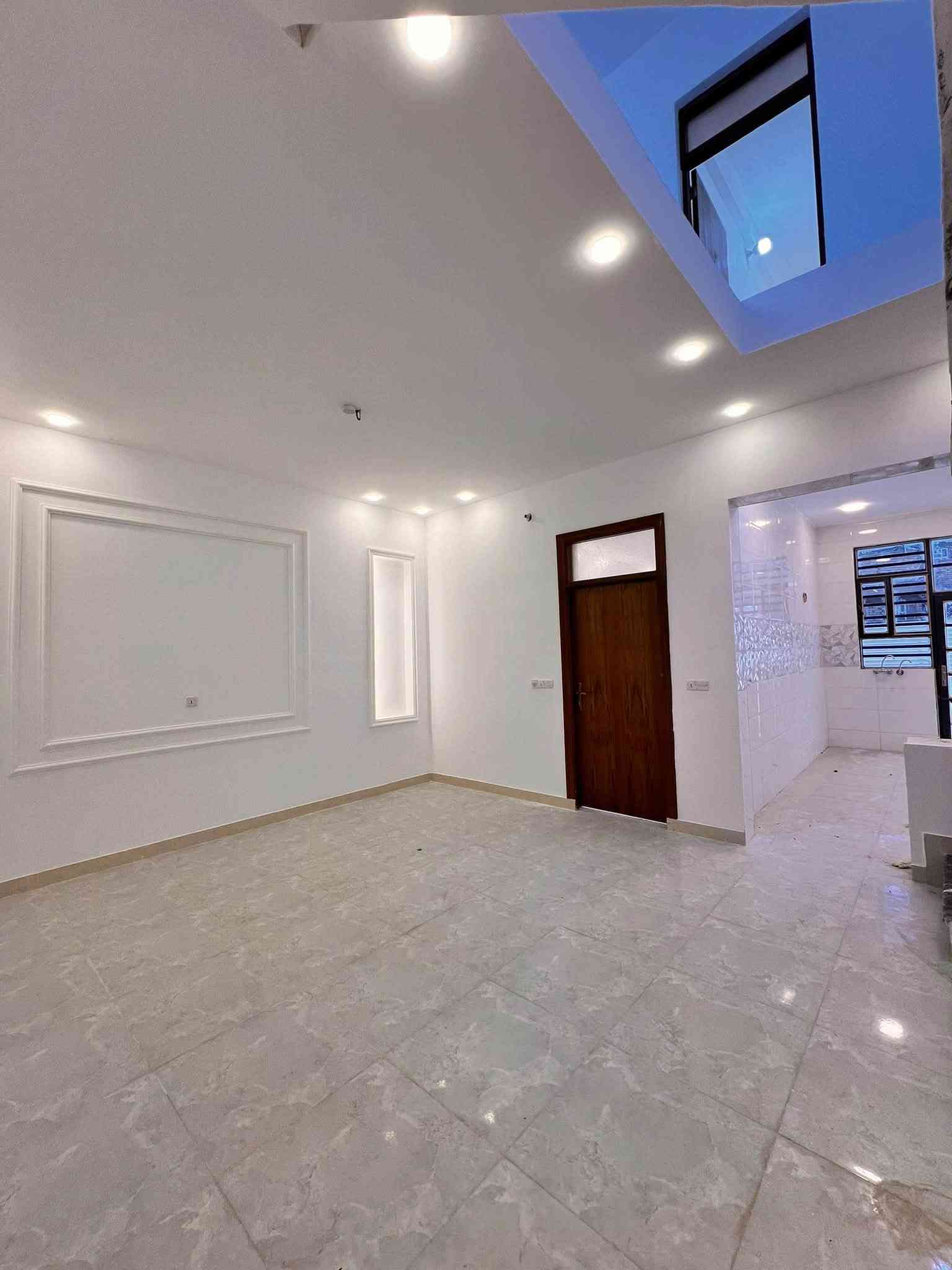 🏡 دار للبيع في منطقة الموظفين – فرصة مميزة

📐 المساحة: 125 متر
📜 طابو صرف
🏠 بناء جديد من الطابوك وتنفيذ بمواصفات ممتازة
🏢 طابقين بتوزيع عملي ومناسب للعائلة

✨ يتكون من:
• 3 غرف نوم
• استقبال
• صالة
• مطبخ
• صحيات
• كراج سيارة

📍 موقع تجاري مميز جداً – شارع 20 متر
موقع مناسب للسكن والاستثمار.

📞 للاستفسار ومعرفة التفاصيل:
زيارة مكتب الخالدي للعقار – بداية الموظفين، مجاور مدرسة نون والقلم
📱 ***********
