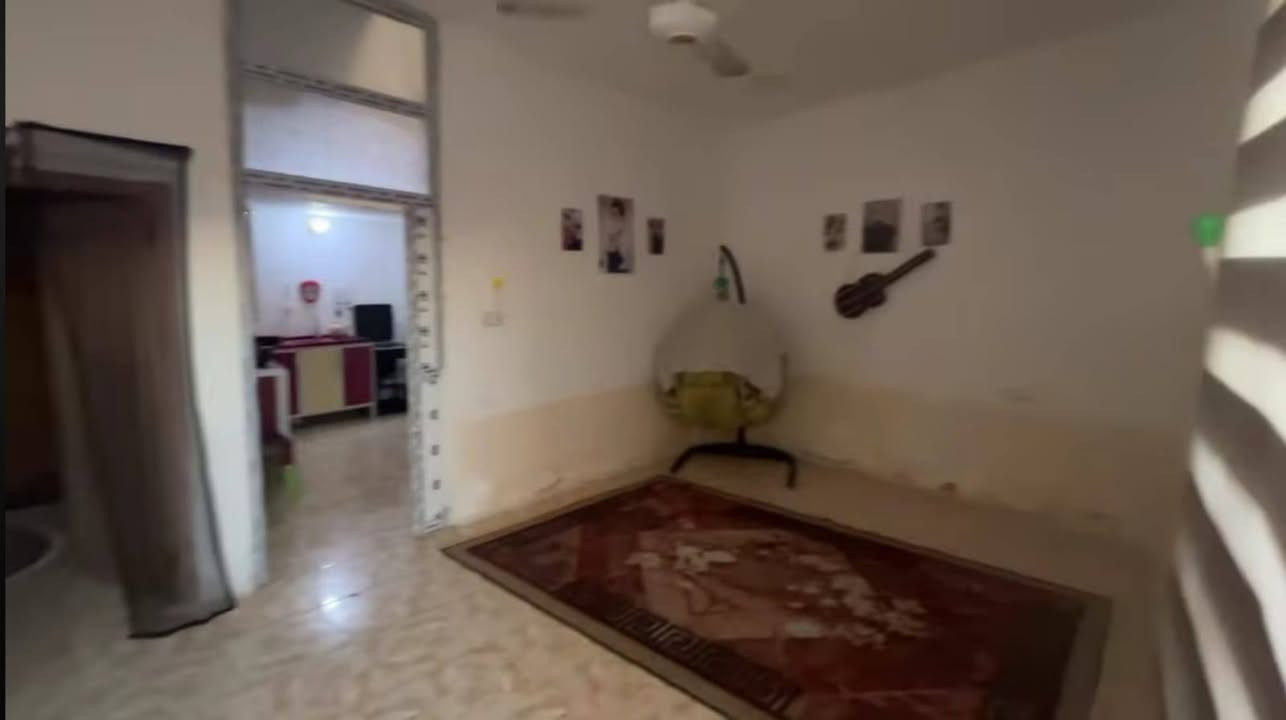 السلام عليكم بيت مساحة 100م واجهية 10ونزال 10 سند 25 البيت ركن مستعجل على البيع السعر 48 للاستفسار ***********
