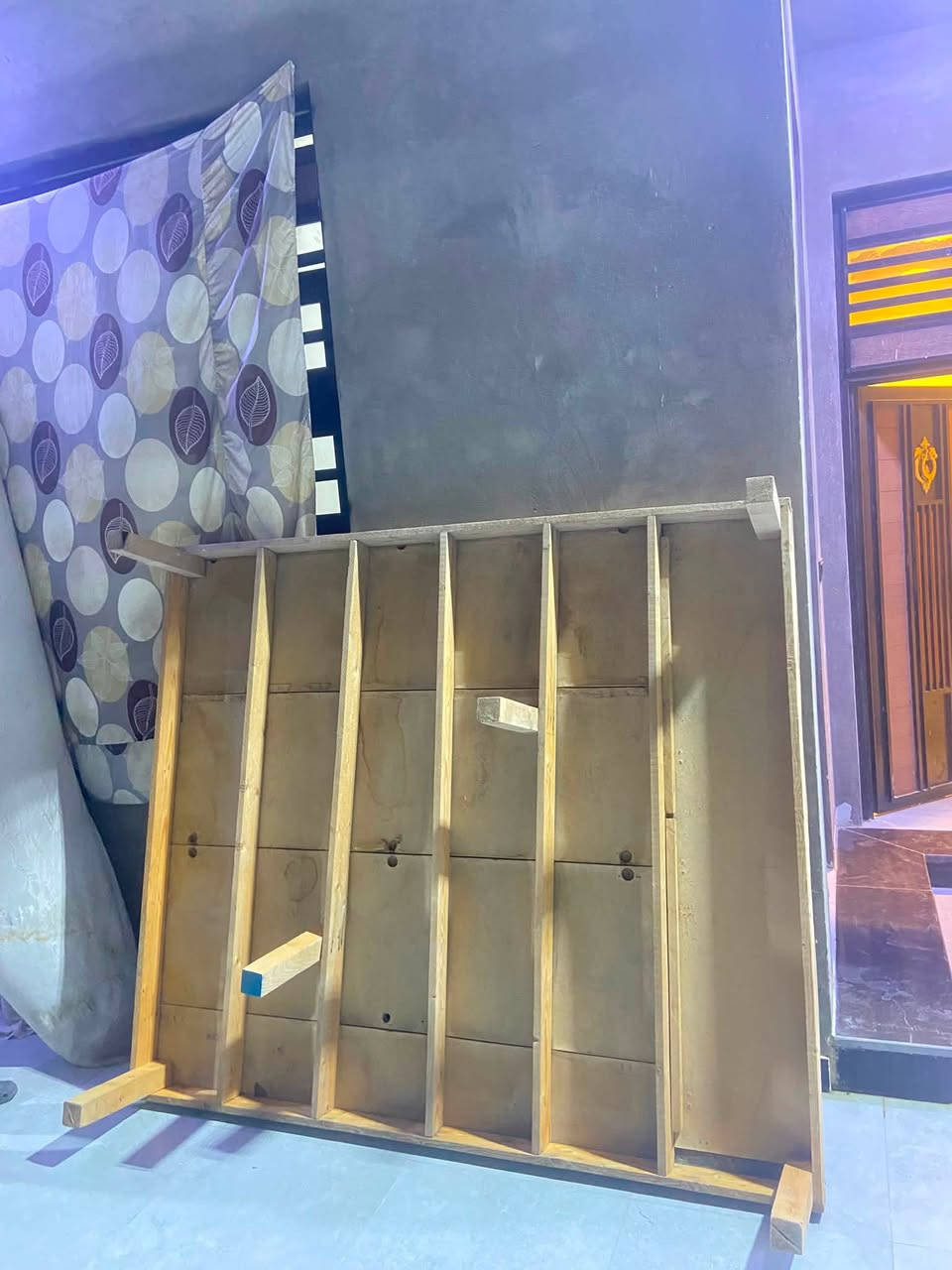 السلام عليكم
تخت جرباية منام +مندر 
قويات جداً
ومندر جديد 

تجي تشوفهن بعينك 
سعرهن 125
موقعنا في البصرة حي بغداد 
***********
