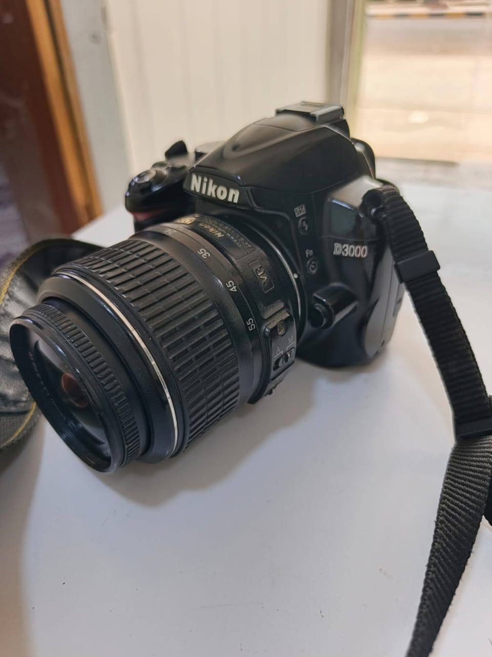 كامره نيكون D3000 للبيع..
..
كامره نيكون D3000 مع زوم رياضي vr 18_55
..
السعر خاص للتواصل وآتساب ***********
