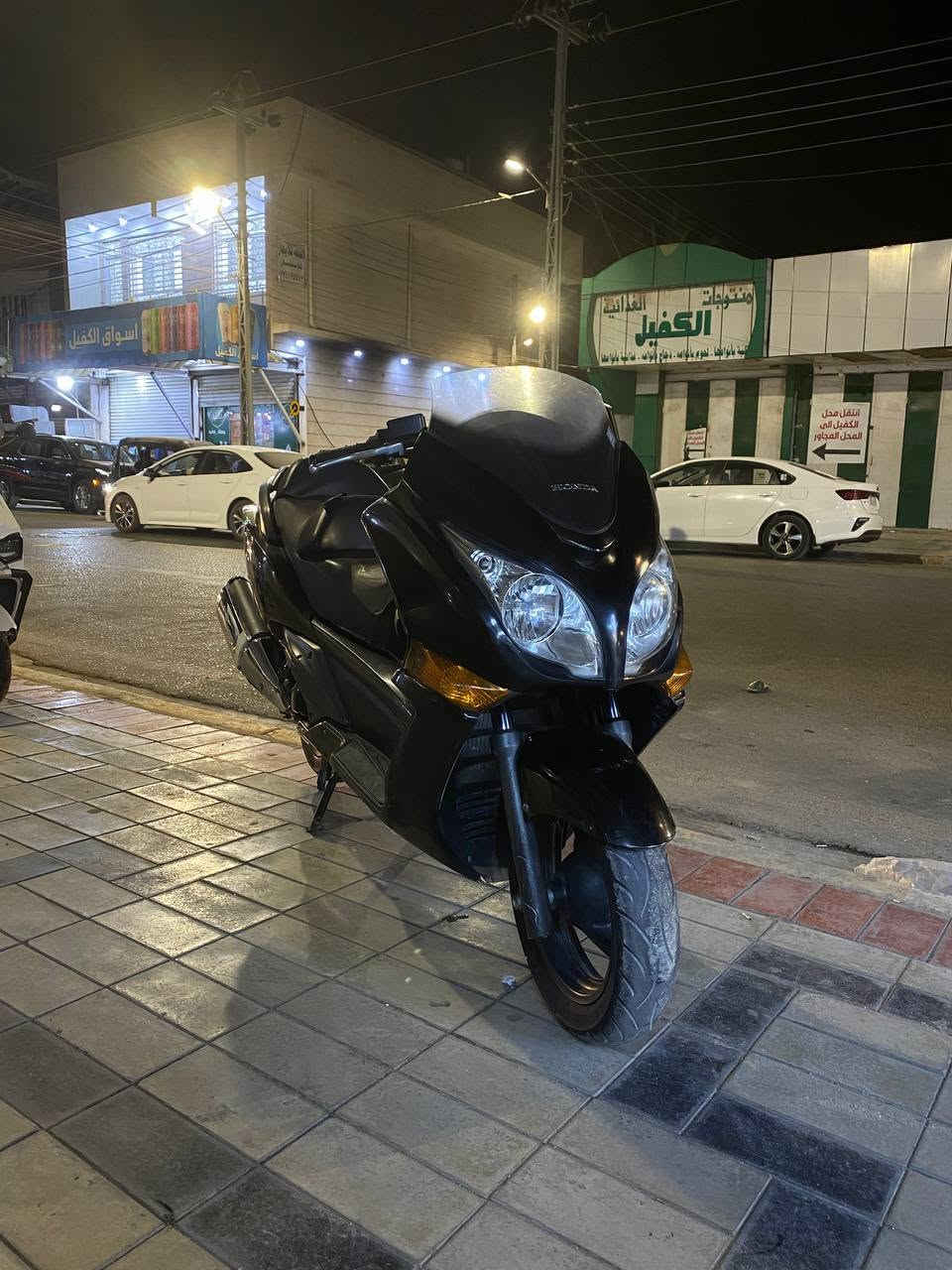 سلام عليكم سلفر ونك للبيع محرك. 400دراجه بحالت وكاله موديل 2012 صارله شهرين طالعه من رمبه دراجه  كفاله سبانه ما محطوط عليه كامله جاهزه اوراق كامله ما متفوع كمرك العنوان ميسان رقم الهاتف ***********
