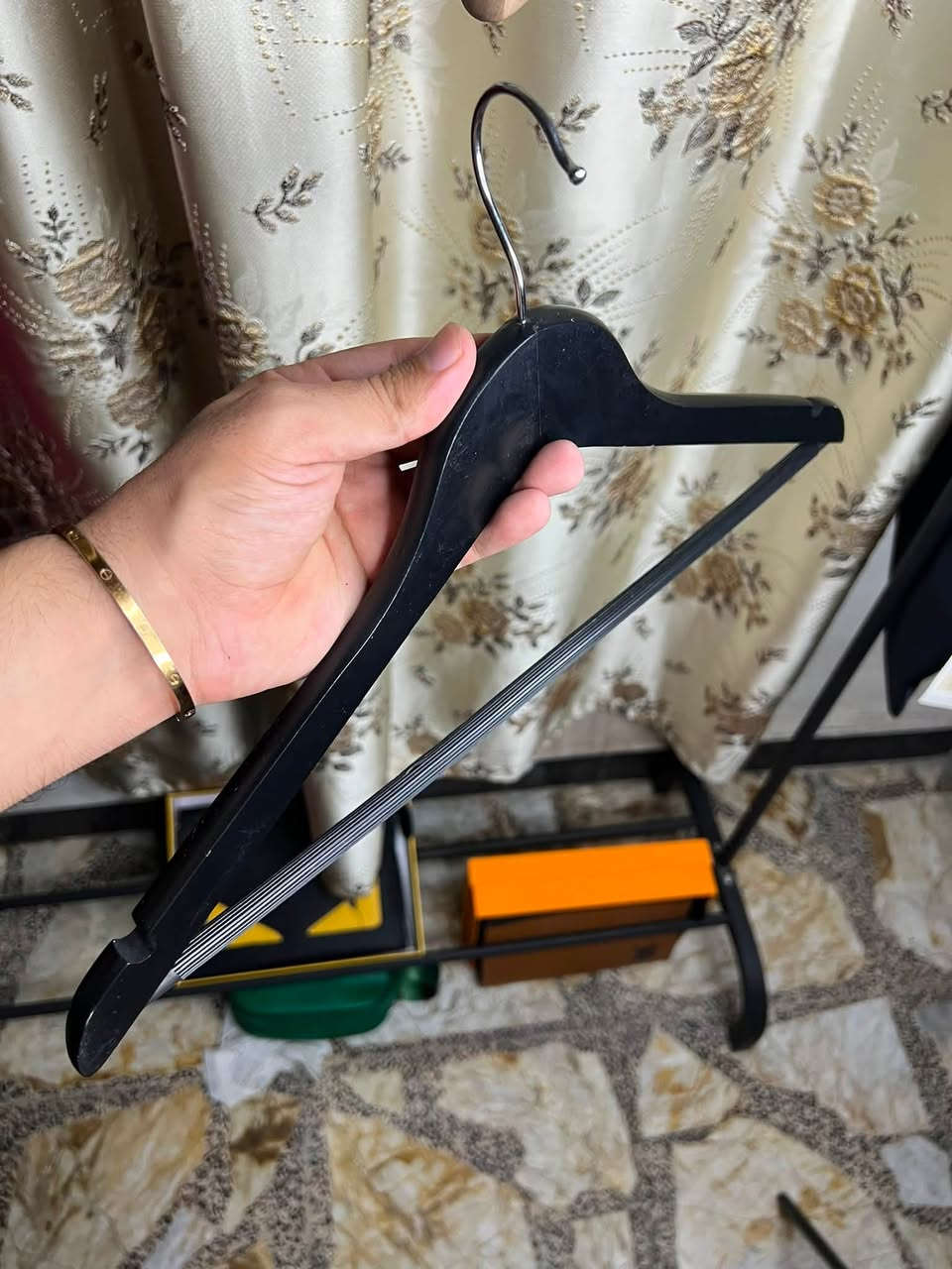 سلام عليكم عندي تعاليك كمية حلوه مستمعل نظيف كلش … اتفيد الي عنده محل وحاب ايظيف تعاليك

 تعلاكة سوده بلاستك عريض ٨٠ قطعة 
تعلاكة ابيض عريض بلاستك ٤٧ قطعة 
تعلاكة خشم بيض ١١٧ قطعة 
تعلاعكة خشب اسود ناعم ١١٤ 
تعلاكة خشب صاج ناعم ٢٠ قطعة 
تعلاكة قراصة ٥٤ قطعة مشكل 

الي اتفيده يتصل واتساب ***********
