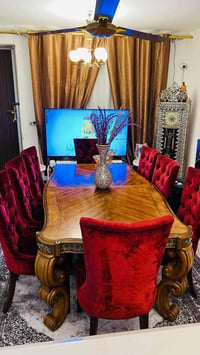 ميز طعام منشأ امريكي خشب الجوز الطبيعي 8 مقعد سعر 860 تواصل 0787584382...