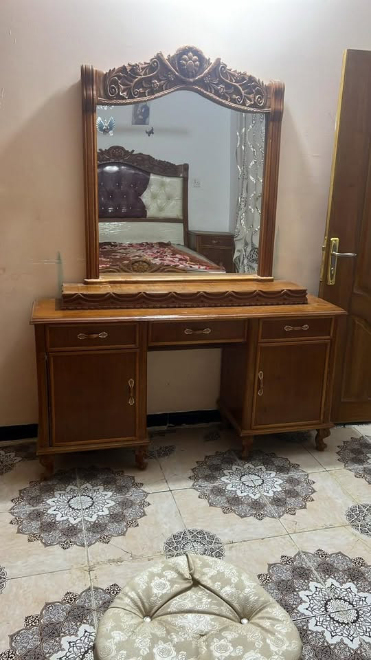 غرفه تزكام درجه أولى ثكيله نظيفه مثل ما واضح بالصور سويناها بمليون و600نريدها ب900وبيها مجال اليريدها يعلق وادخله خاص أو يتصل ع الرقم ***********
