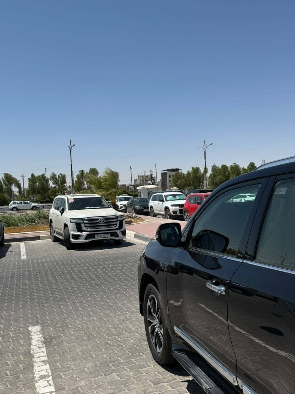 لاندكروز GXR 2021 بحريني
.. سيارة مال بيت استخدام شخصي باسمي شرط تحويل 

  : لاندكروز GXR موديل 2021

 (بحريني فول مواصفات 1/1)

  اللون: أسود ملكي والداخل قرميدي جلد 

  العداد :97الف  كم فقط (حقيقي).

  الحماية والحالة: مكفولة عدا بارد بسيط  بدون صبغ سياره شرط الفحص ممبين والسيارة مغلفة بالكامل حماية PPF.

المواصفات 

  الأبواب: خلفية شفط + سلايد روف.

  الداخلية والترتيب: دشبول لكزز + مراية السايق شفط+ تشغيل عن بعد.

  الجام: يقفل كله أوتوماتيك ويا القفل.

  النظافة: أرضيات الشركة الأصلية 

وعدة الصندوق والأغراض الباقية أخت الوكالة ما مستعملة نهائياً

  الرقم: بغداد (تحويل مباشر )

  المكان: البصره العشار 

  السعر:525 ورقة وبي مجال 

  للتواصل والاستفسار  ***********
