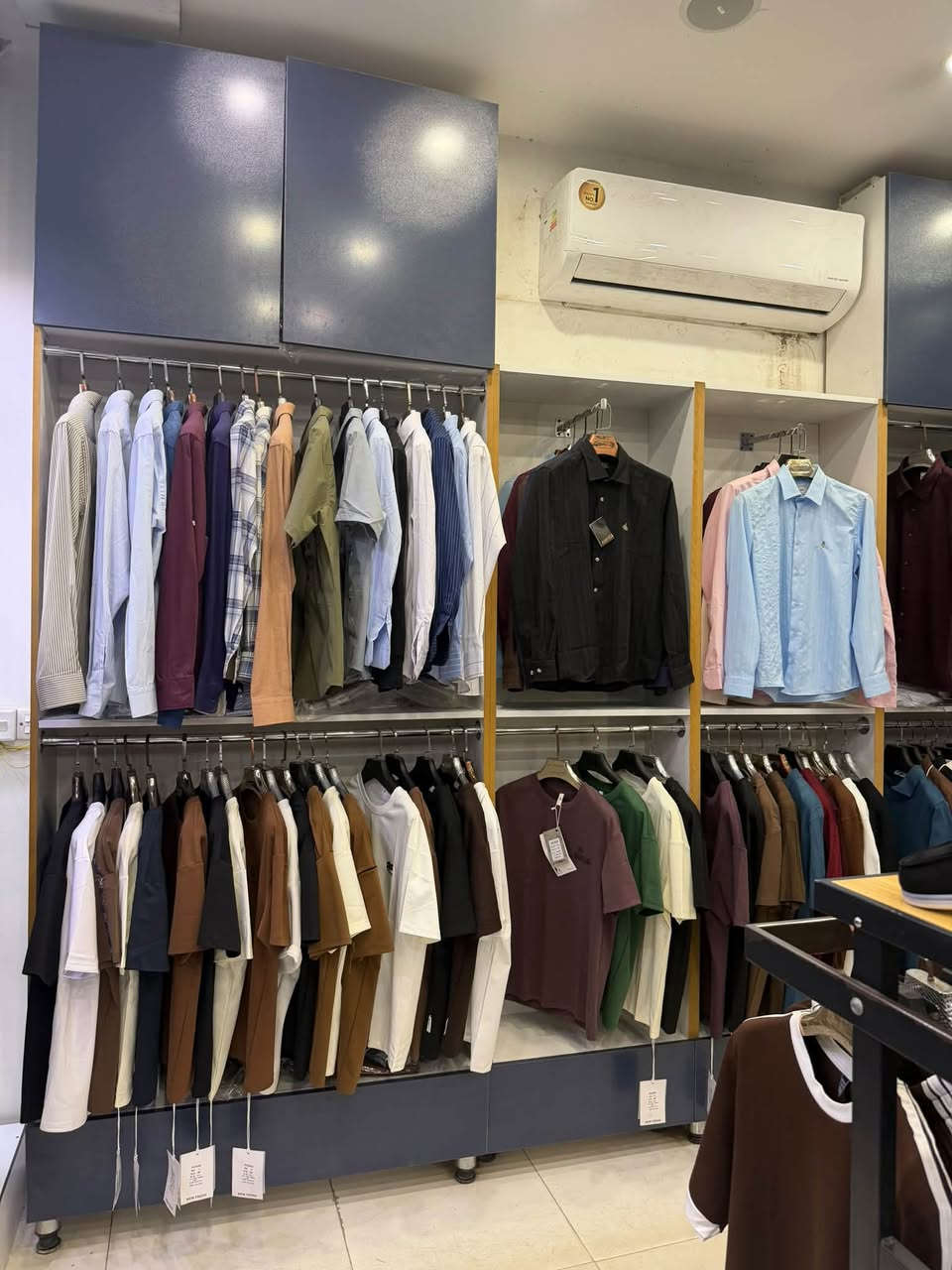 بيع ديكور محل ملابس
الخشب 18 ملم تركي نظام فاترينات

شغل درجه اولى تزكام

السعر : قيم

***********
