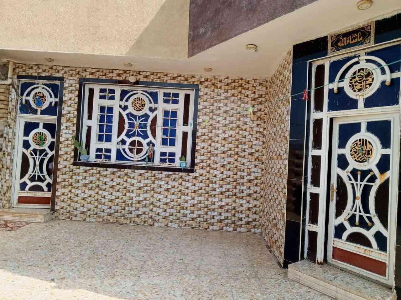 بسم الله الرحمن الرحيم
 السلام عليكم دار للبيع مساحه 275مطبخ استقبال حديقه 
صحيات  خارجي و داخلي /كهرباء جاهزه مجاري خدمات جاهز /زراعي /كوت+المكان شارع الجوادين يم الحسينيه بيت الجليب/جاهز-
وهاذ رقم/+***********+***********/ والسعر مناسب  واي استفسار اتصال
