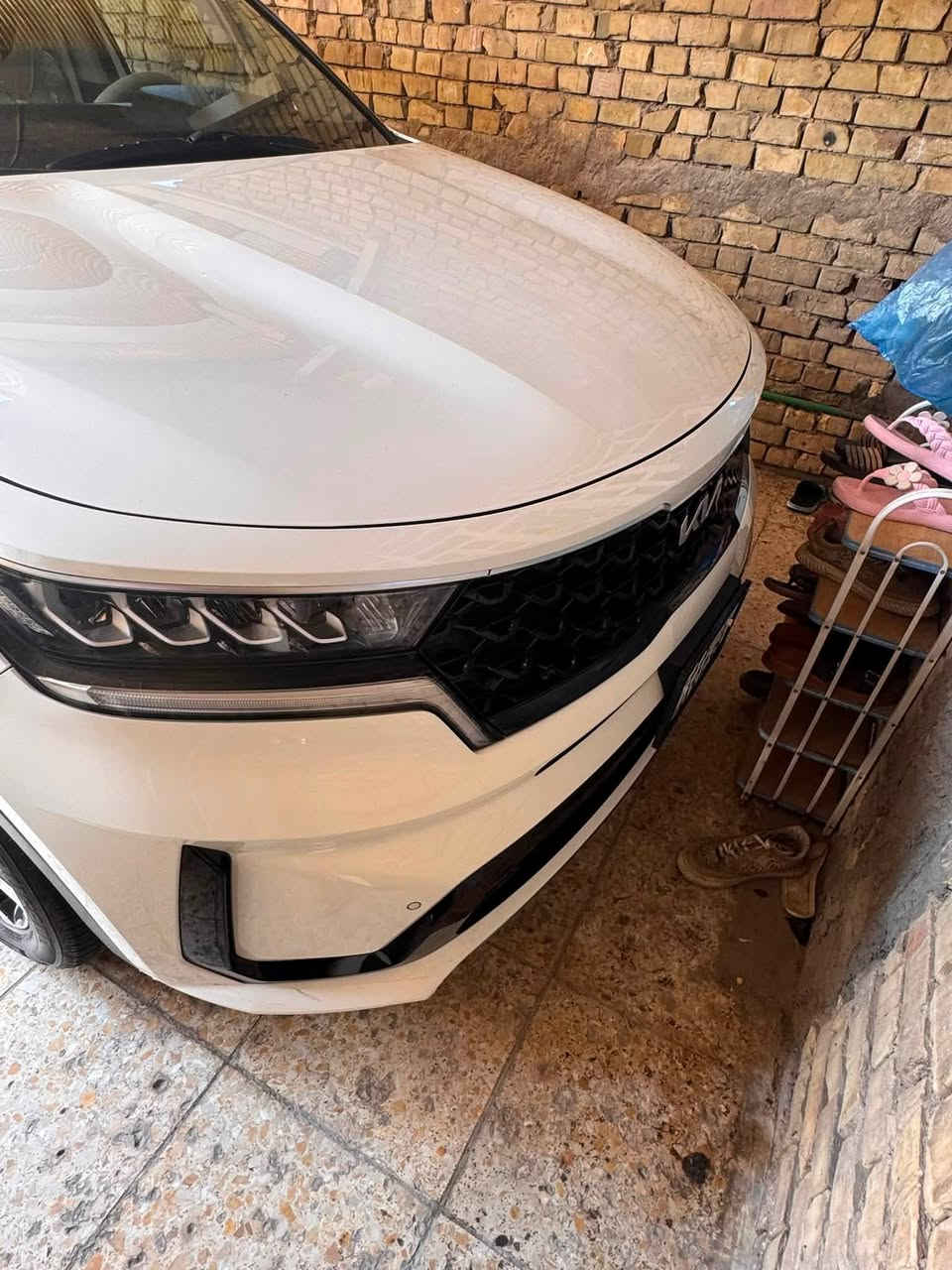 سورنتو موديل 2023ماشيه 36 اخت  الزيرو نظافه فول كامل المواصفات ما عدا البنروماالسعر 263 اي استفسار اتصل بيه طخه بصيطه بالصندوق ومسويه والباقي مكفول صيانه مسويله كامله. كله جديد. ***********
