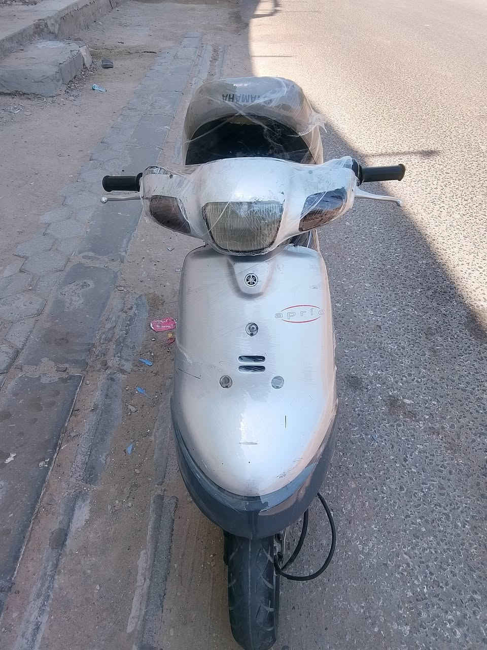 السلام عليكم دراجه بطه دبل سكليتر مكينه جديده صوت ما بيه ناعمه شلعته فول شاصي مكفول قفل جنطه اشاير شغالات لايت مامي لايت خلفي بكلايت من دوس بريك كلهن شغال رادله شويه ترتيبات بصيطه فقط دراجه حلوه مثل مشوف بصوره او تجي شوف ابعينك ... هندر واحد تشتغل شرط اي صوت  ما بيها.. كله على وضع البلاد  المكان النجف.....  حي ابو طالب الرقم ***********.... اتصل على رقم السعر (290)او بيه مجال 🌺
