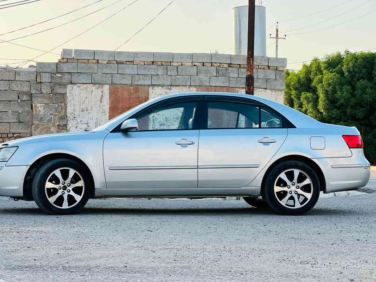 🚗 سوناتا 2010 (مقدس) للبيع
* الوارد: خليجي
 * اللون: سلفر 
 * الداخلية: مخمل
 * الرقم: بغداد (تحويل وسنوية جاهزة)
 * الحالة: كير ومحرك وشاصي بحالة ممتازة، تبريد شغال
 * الصبغ:  جامرلغ امامي السكن مصبوغ وبونيد مبدل بلاد 
يعني قطعه وحده صبغ 
💰 السعر: ١١٥ بيها مجال
📍 المكان: ديالى جلولاء ]
📞 للتواصل: ***********
