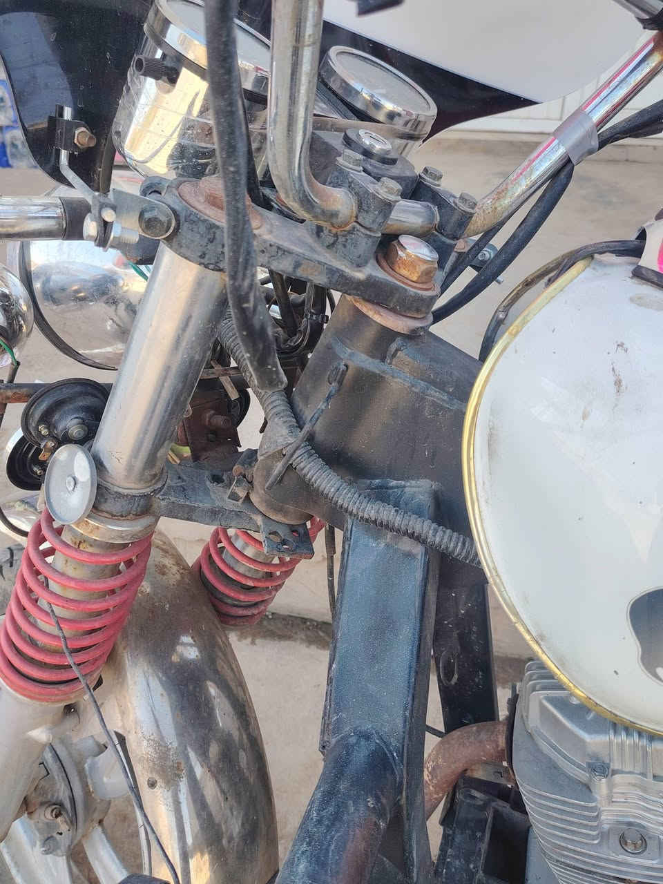 السلام عليكم
ستوته للبيع موديل 2019 محرك 2022 شغاله شرط وايرمنيه سلف هندر شاصي ركبه باج شركه صبغ جماله فقط البودي نضيفه كلش ماتصرف عليها ربع دينار سعرها 1.250 مليون وربع بيها مجال بسيط عنوان الموصل حي السلام
ارقام التواصل *********** واتساب أو اتصال

