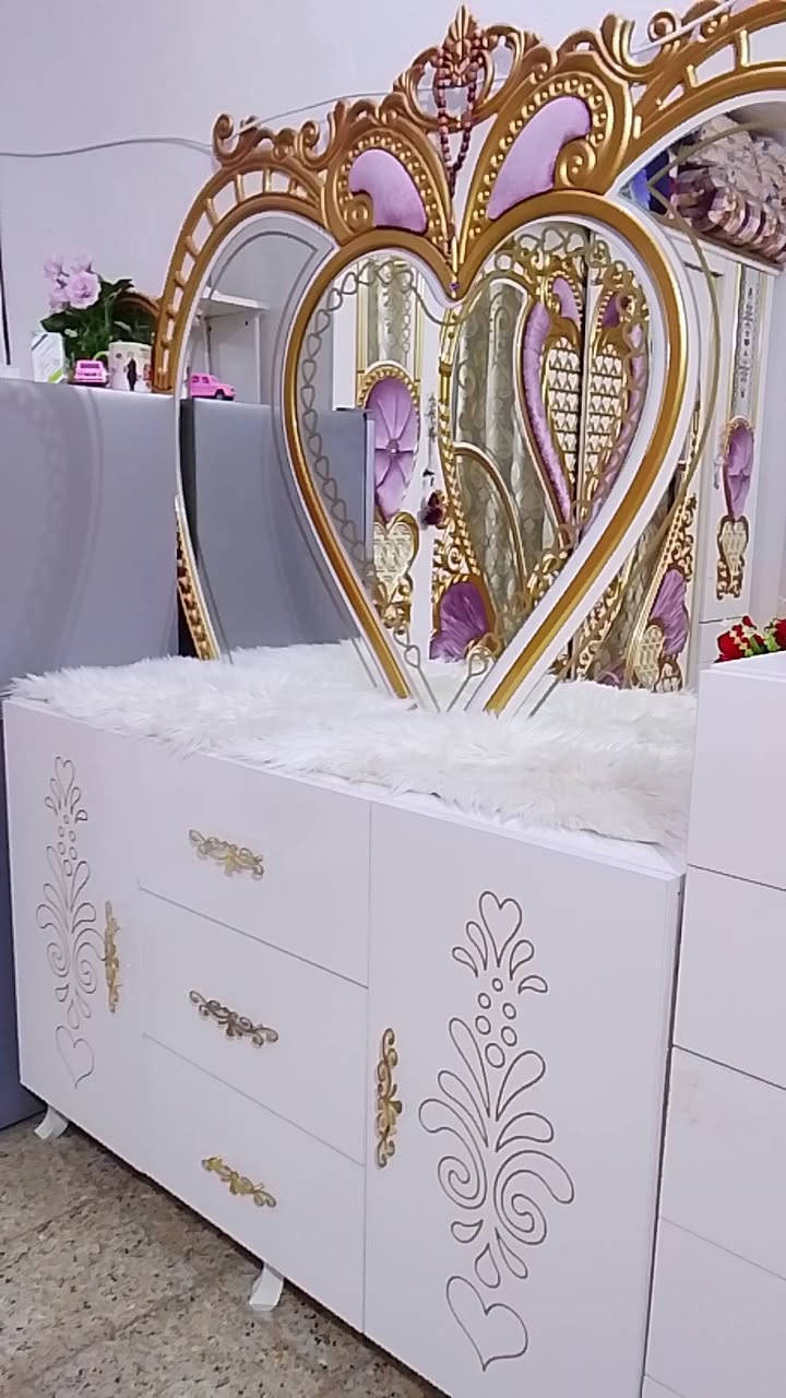 استعمال قليل • نظيفه • ٦ قطع