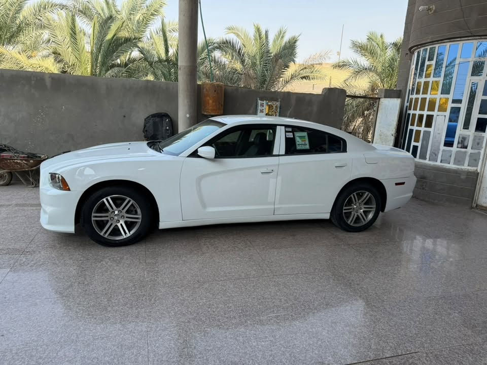 السلام عليكم
لبيع دوج جارجر مديل 12 رقم بغداد تحويل ثاني 
 مكينة 3600 توويل وارد كندي داخلة كفالة بيها طخة بلجاملغ الخلفي ومصبوغ وبيها باب سايق تبديل فقط سيارة كفالة ضربة شاصي لغد ايرباك بجم كبس سياره جاهزه بدون نواقص مكينة جديدة كير طيارة اكسن منضومة تبريد حدادة لوك  تخم تاير ويل خليجي 18كاملة بدون اي نواقص 
السعر 130وبيها مجال لشراي 
مكاني بصره قضاء القرنة بني منصور 
لاستقار//***********
