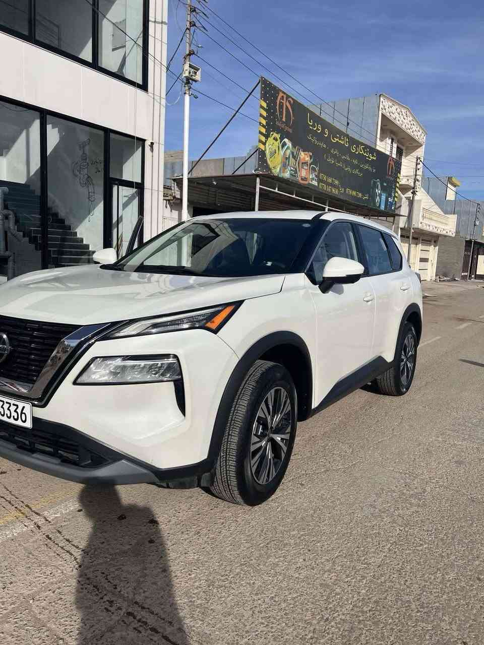 nisan rouge 2021 بۆفرۆشتن مواسەفاتsv سەیارەکە کلین تایطڵە 
مواسەفەتەکاتنی: ​🔹 بزوێنەر: 2.5 لیتر (4 پستۆن) –   
​🔹 کامێرا: کامێرای 360 پلە (Around View) بۆ بینینی تەواوی دەوروپشت.
​🔹 شاشە: 8 ئینج لمس (پشتگیری Apple CarPlay و Android Auto دەکات).
​🔹 سیستەمی ProPILOT: کروز کۆنتڕۆڵی زیرەک + ڕاگرتنی ئۆتۆماتیکی هێڵی شەقام.
​🔹 کورسی: کورسی شۆفێر کارەبایی (8 ئاڕاستە).
​🔹 ویل: ئەلەمنیۆم قەبارە 18 ئینج.
​🔹 سەلامەتی: راداری پێشەوە و دواوە + ئیستۆپی فریاگوزاری ئۆتۆماتیک + ئاگادارکەرەوەی خاڵی کوێر (Blind Spot).
​🔹 بەسمە: سیستەمی چوونە ژوورەوەی بێ کلیل + دەرچەی تەکەیف بۆ سەرنشینانی دواوە. بۆ زانیاری زیاتر پەیوەندی بکە بەم ژمارە تەلە فونەوە ***********
