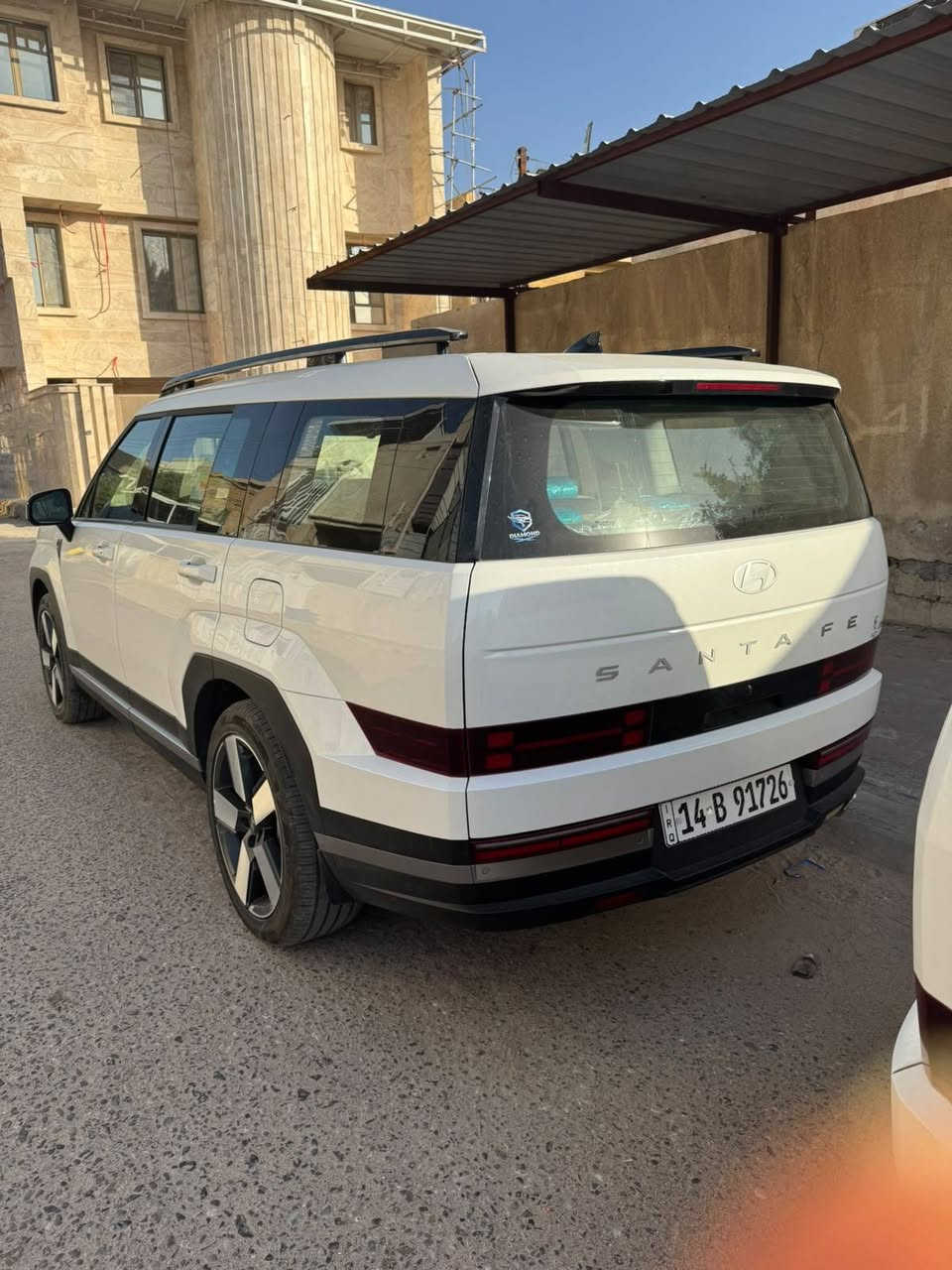 السيارة هيونداي سنتافي موديل ٢٠٢٥ فول مواصفات ٤ سلندر محرك ٢.٥ تيربو ماشيه ٦٧٠٨ كيلو متر البدي والكشنات مغلفه بالكامل مكفوله عدا كم شخط بالباب الخلفي عكس السايق السعر ٤٠ مليون وبيها مجال قليل***********
