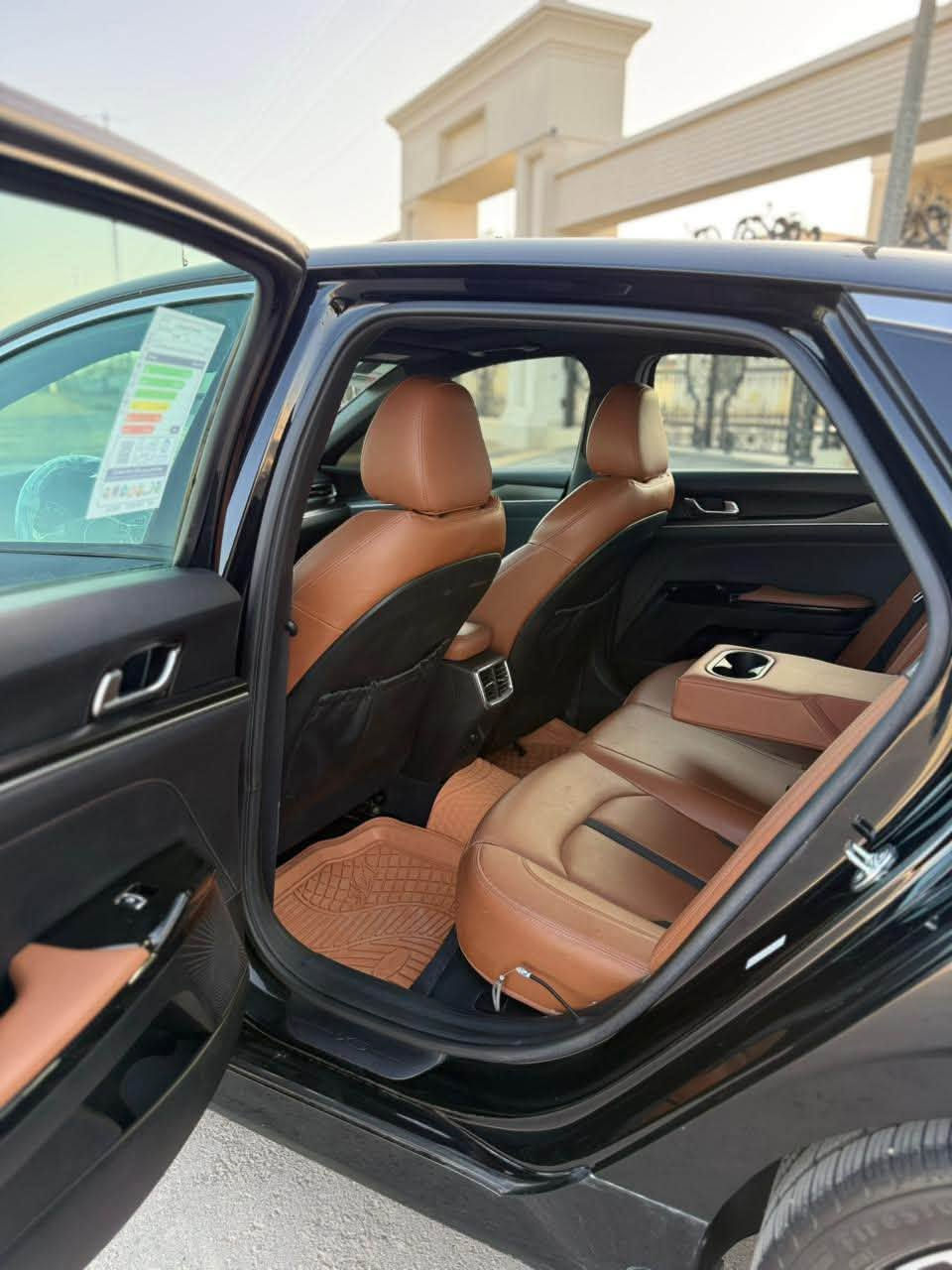 سلام عليكم k5 GT 2024 رقم بغداد
محرك 2500 تيربو 
‏‎1- بصمه تشغيل +ابواب +صندوق 
‏‎2- سقف  بانوراما 
3- سايد بريك دكمه
‏‎4-قيادة ذاتيه 
‏‎5- نضام ABS
‏‎6- مانع انزلاق
‏‎7- حساس أطارات 
‏8- ‎بك لايت ليد
‏‎9- شاشة كبيرة  
10- ستيرن رياضي تدفئه
11- تدفئه كشنات + كشنات جلد 
‼️السياره حادث بابين جهة السايق مبدلات نفس اللون وصبغ جاملغ خلفي

***********
