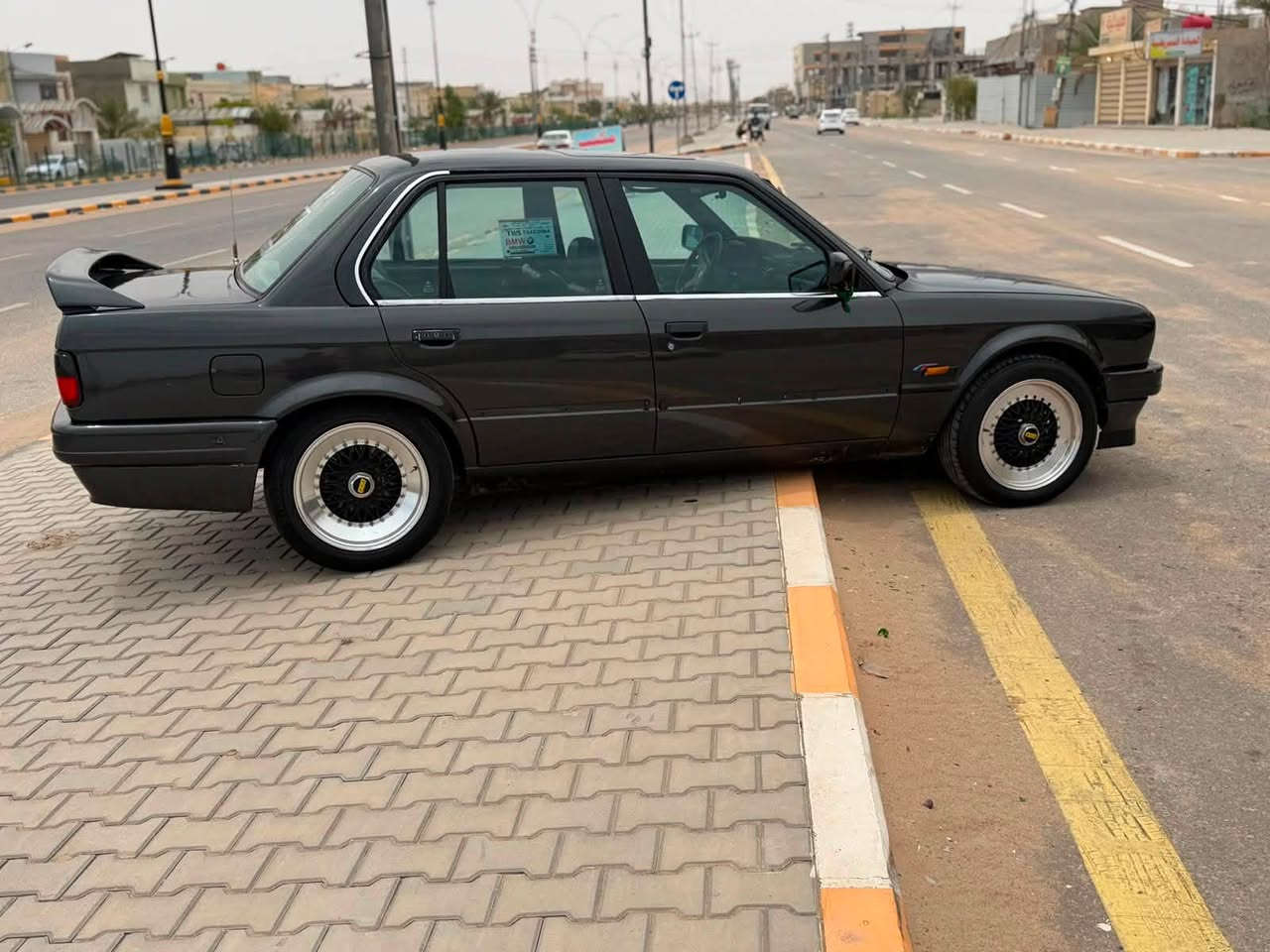 سلام عليكم 
بي ام زعره موديل 90 سياره جاهزه تعمير جديد 
مكينه كير حداديه مكفوله لايت عالي ناصي زنون بكيت ليزري عمل ويل رياضي اكزوز رياضي من طول لطول غرفه جديده جلد بطاين جدد جام اربعه كهرباء سياره جاهزه ربع مذب عليه مكينه بلاديه 
عنوان :النجف الاشرف
سعرها 38 وبيه مجال بصيط
رقم هاتف : ***********
