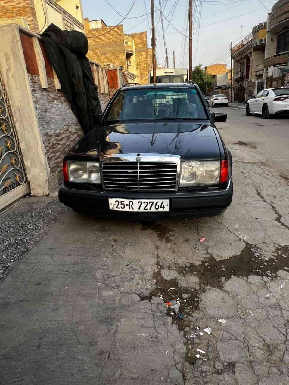 مرسيدس ستيشن • موديل ١٩٩١ • مصبوغة جمالياً