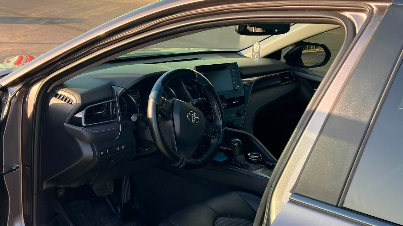#للبيع

السلام عليكم 

النوع : Camry 2022 SE

رقم اربيل دولي 
سنوية 2029 
تحويل مباشر 

العداد : 75 الف كيلو متر ع وضع الشركة

الوارد : امريكي 🇺🇸

مكان السياره : تكريت

الضرر : قبغ الجنطة فقط بدون اي دواخل بدون اي ايرباكات السيارة نظافتها 100‎%‎
السيارة رقم اربيل تحويل مباشر 

المواصفات:

بصمه
رادارات جانبي وامامي
زنون فول
تحكم جهتين
سماعات 5 Bass
كشن كهربائي
كشن جلد
حجم المحرك 2500 
سستم جهاز حماية 
هيتر بلمري 
جناح خلفي
مثبت سرعه
گير سوكان
نضام Eco
نضام sport
شاشه كبير
كامره
نضام انزلاق
ويل كب حجم 18
وباقي مواصفات المعروفة
السعر 188 وبي مجال جداً قليل

للمزيد من المعلومات ، يرجى الاتصال على الرقم،
للجادين فقط ⛔️
***********
