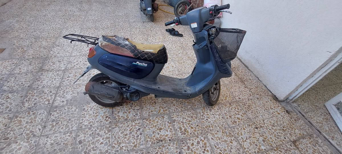 سلام عليكم دراجه منغولي60 للبيع دراجه مامفتوحه ولااا ملعوب بيه للبيع سعر 350 مقاطعه 14 حي المغرب قرب الدوانم 
شراي يتصل ***********
