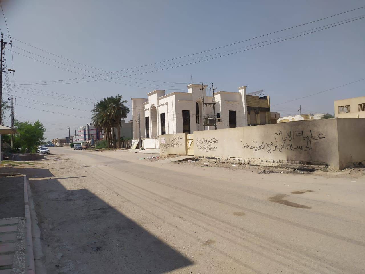 الدار للبيع طابو صرف ركن 
بناء قديم.. بأسم شخص واحد 

✅ البيت نظيف وجاهز للسكن
✅ موقع هادئ ومناسب وغني عن التعريف 
✅ جميع الخدمات متوفرة (ماء، كهرباء، مدارس، أسواق)

💰  سعر المتر 3 مليون 

📍 الموقع: (بابل / حي الزهراء مقابل دائرة صحة بابل) 

مساحه 300متر بناء 150متر وقطعه 150 وياه الدار 

استفسار اكثر اتصال على الرقم 

***********

نص مكتوب في الصور:
- شرف الإنتماء .. وفخر الخدمة