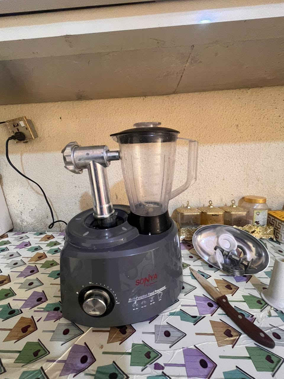 سلام عليكم عندي معجانه وطباخ للبيع عنواني الناصريه مركز اتواصل واتساب أو اتصال ***********
