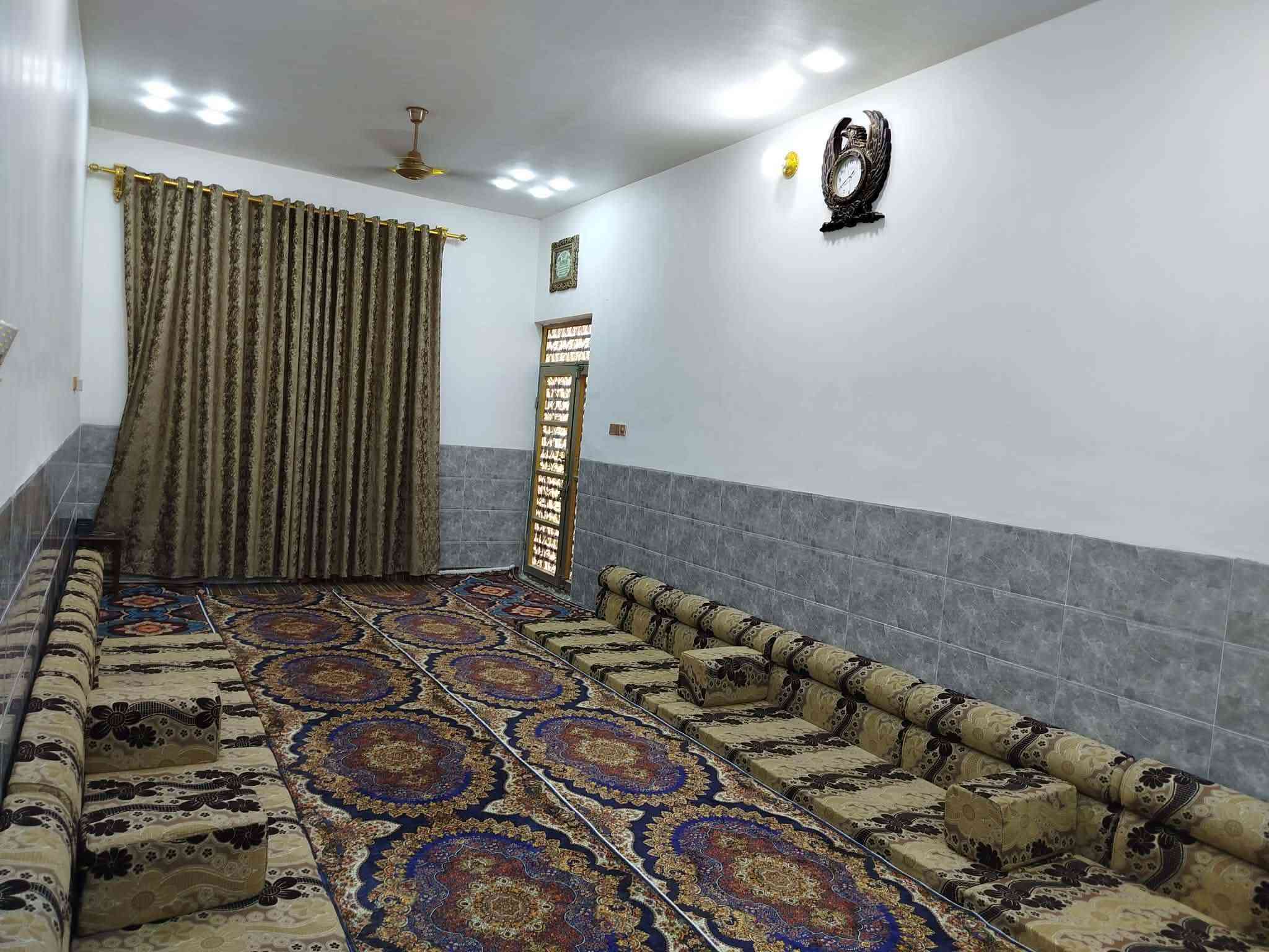 سلام عليكم  بيت للبيع زراعي   يحتوي على غرفتين نوم + صاله + مطبخ + استقبال  الموقع خلف اساله الماء حي الزهراء الثاني  وبالضبظ بل قرب مدرسه خديخه ووارث الابتدائية البيت بناء ح جديد تقريبا صار سنه الستفسار اتصال على الرقم ***********
