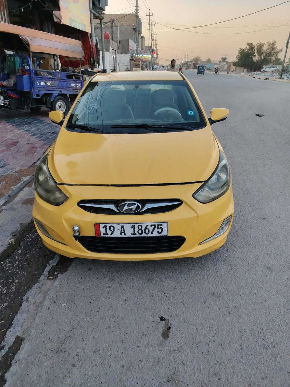 اكسنت2012  خليجي مكفولة من الضربة محرك 1600 كير مكفول المحرك بيه خيط بخار تبريد جاهزة السيارة هيئة وغرامات مصفرة رقم كربلاء بأسمي السعر 70 وينزل من سعرها فلوس مكينه كامله بيها مجال حك جية استفسار *********** مكان سياره كربلاء
